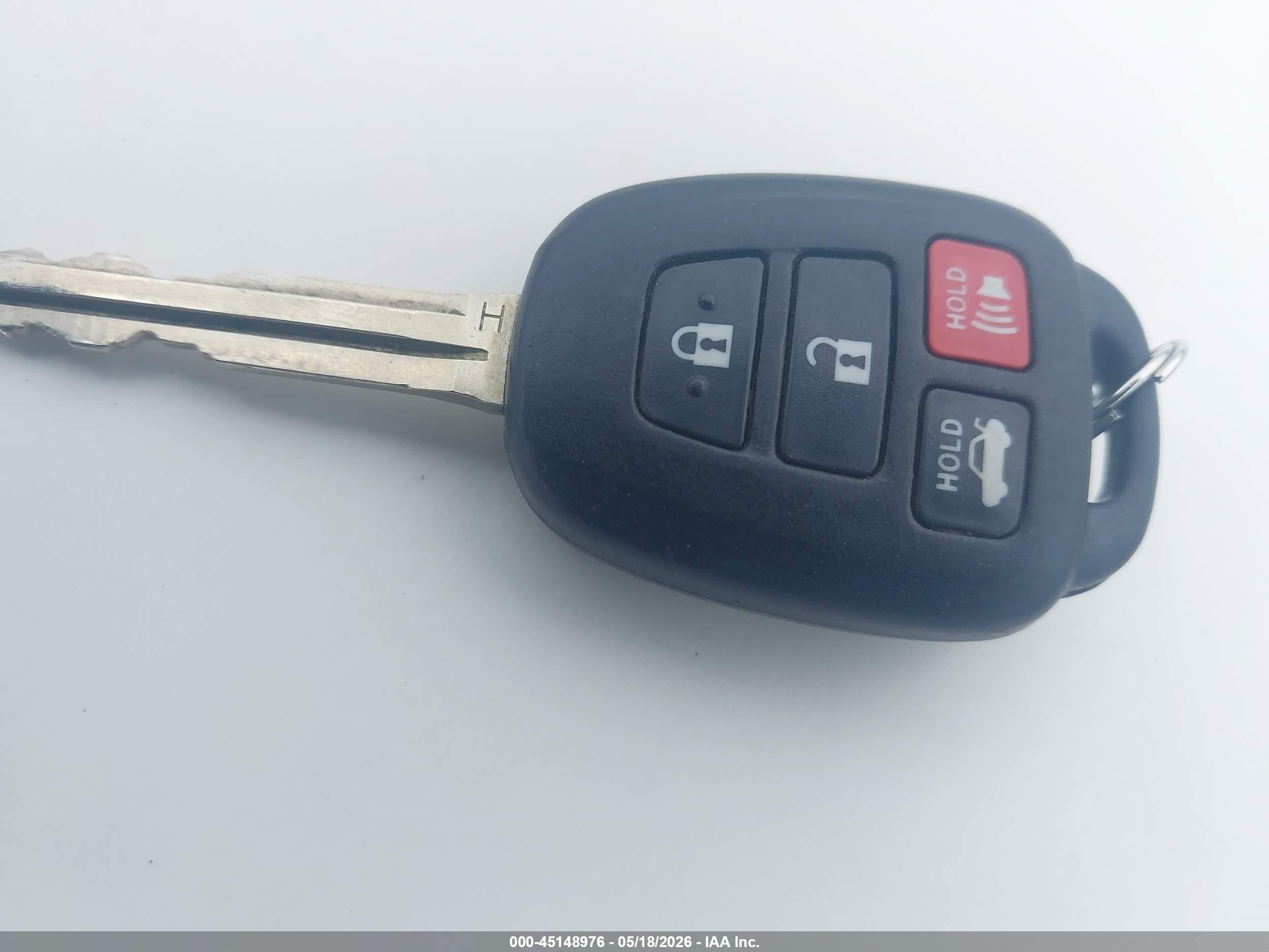 2019 Toyota Corolla Le Gray vin: 2T1BURHE9KC186888