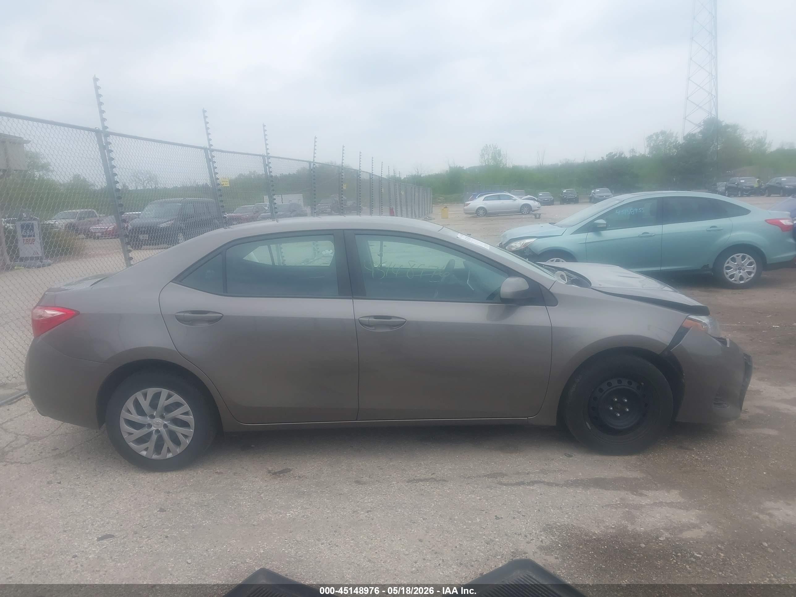 2019 Toyota Corolla Le Gray vin: 2T1BURHE9KC186888