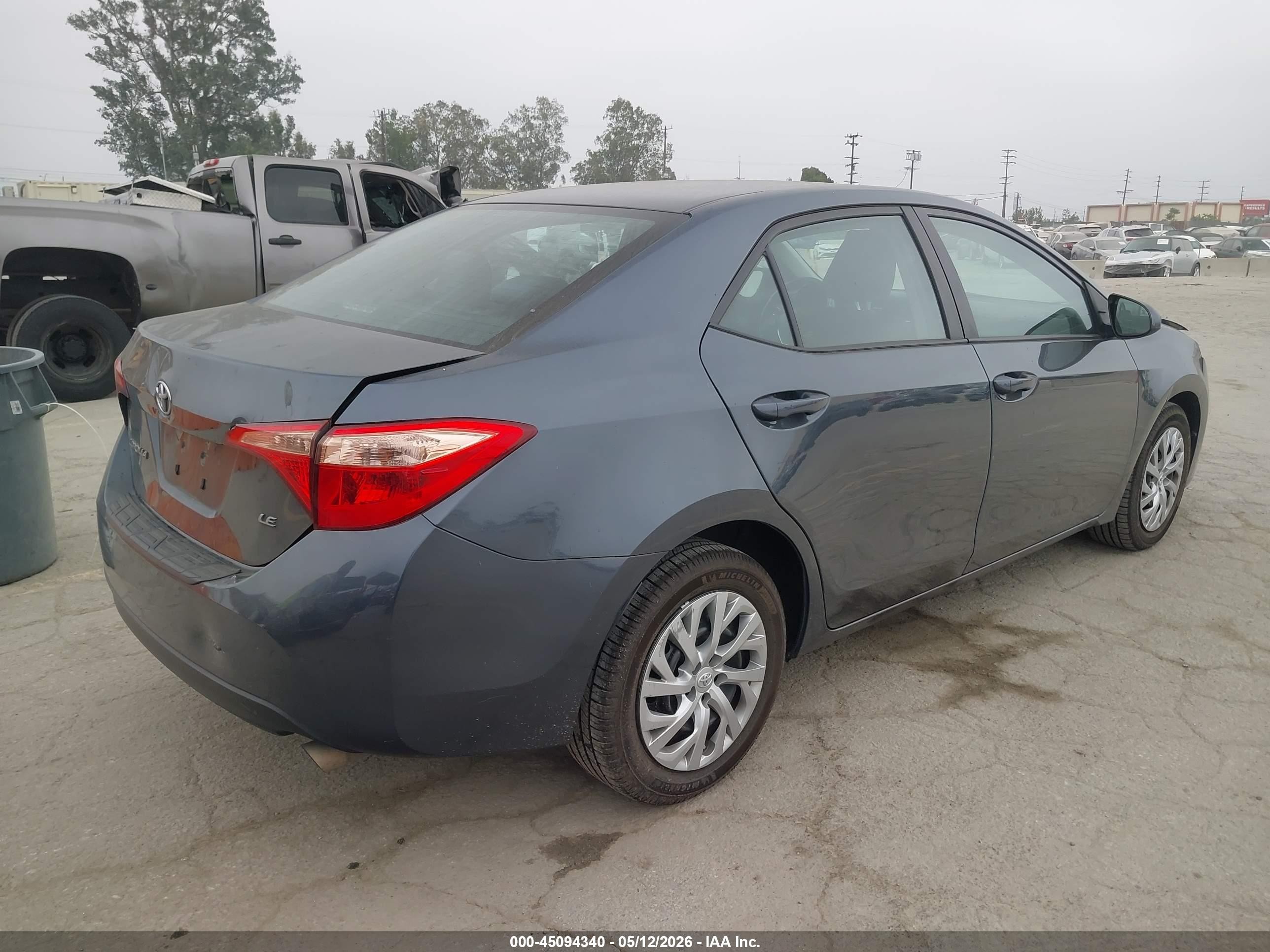 2019 Toyota Corolla Le Blue vin: 2T1BURHE9KC246359