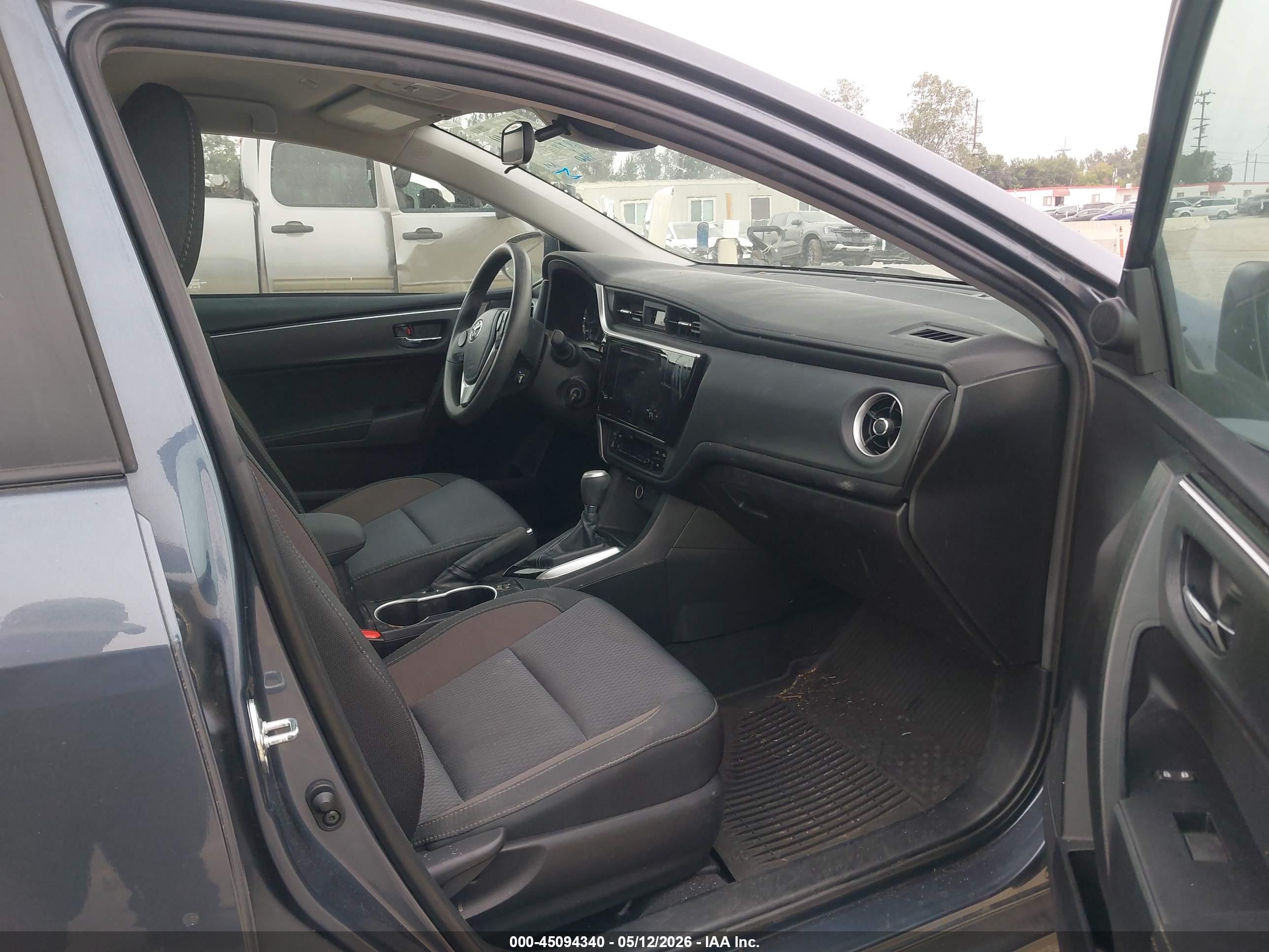 2019 Toyota Corolla Le Blue vin: 2T1BURHE9KC246359