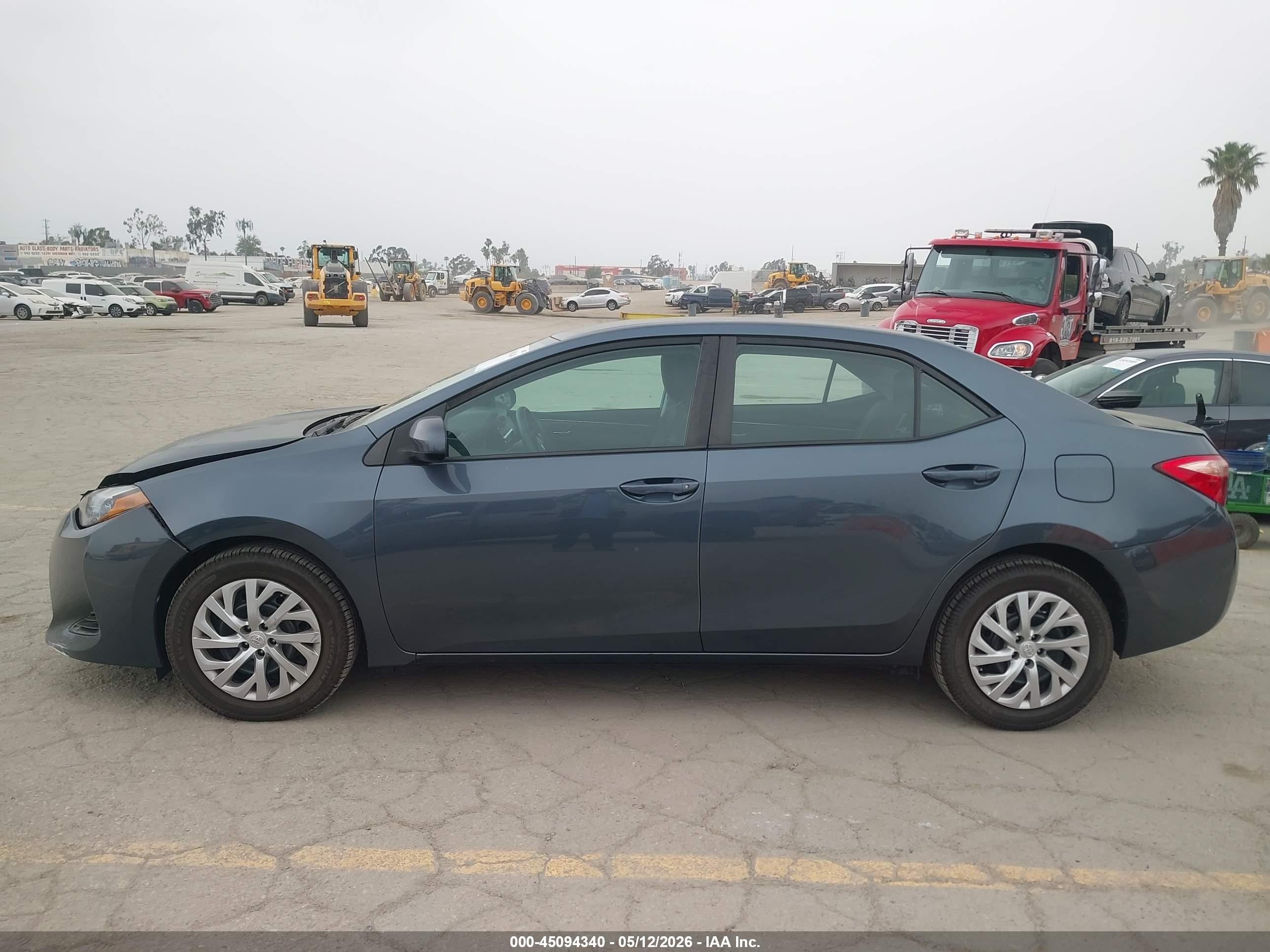 2019 Toyota Corolla Le Blue vin: 2T1BURHE9KC246359
