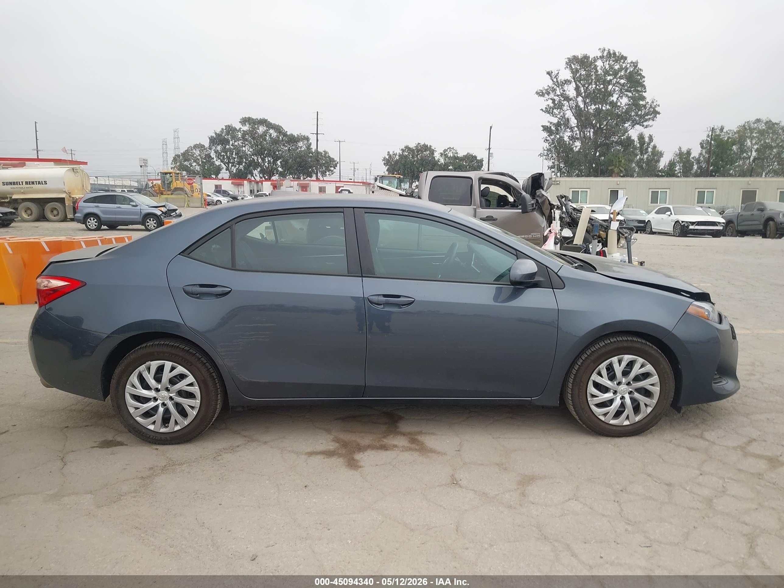 2019 Toyota Corolla Le Blue vin: 2T1BURHE9KC246359