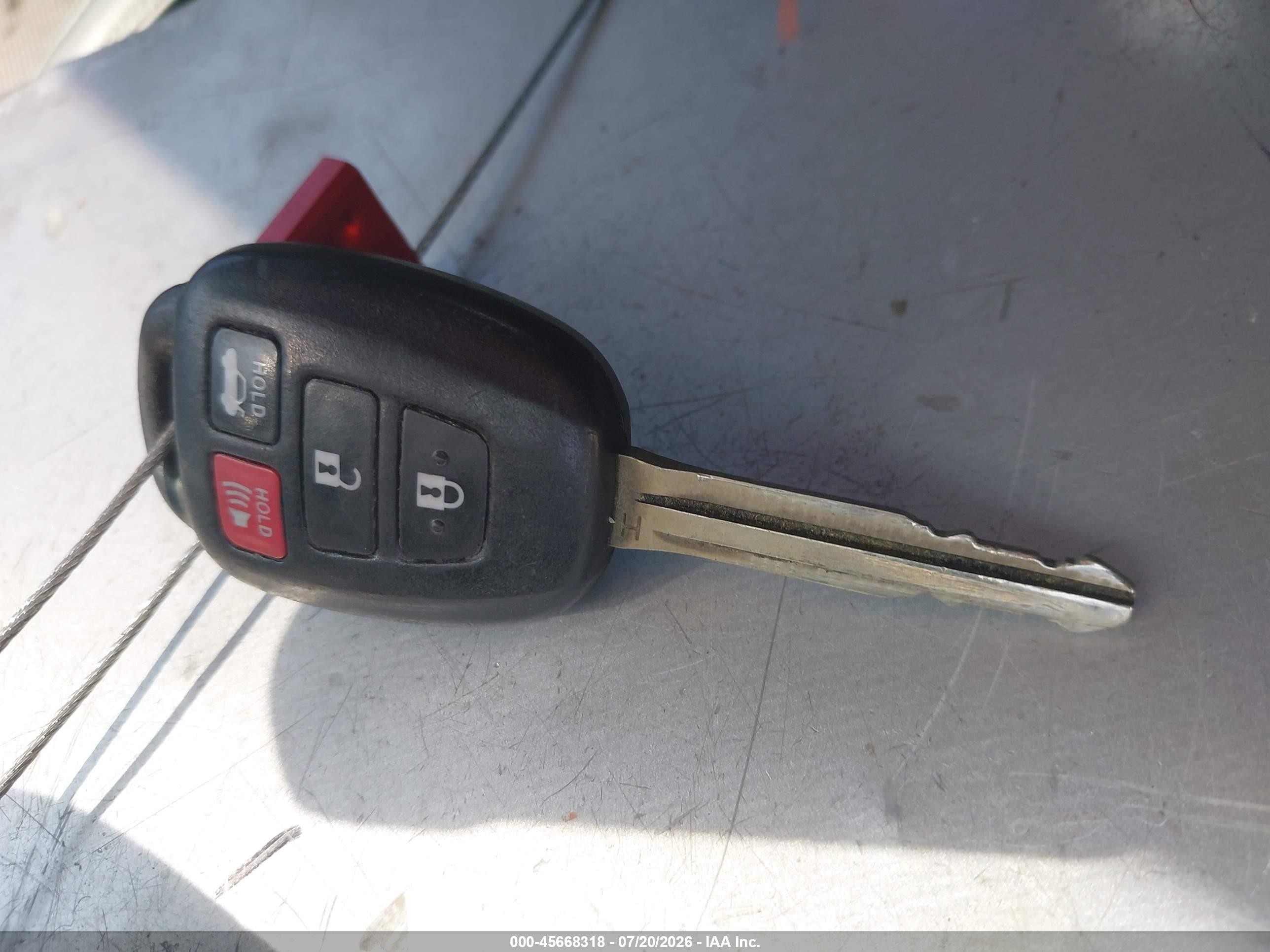 2014 Toyota Corolla S Plus Silver vin: 2T1BURHEXEC124727