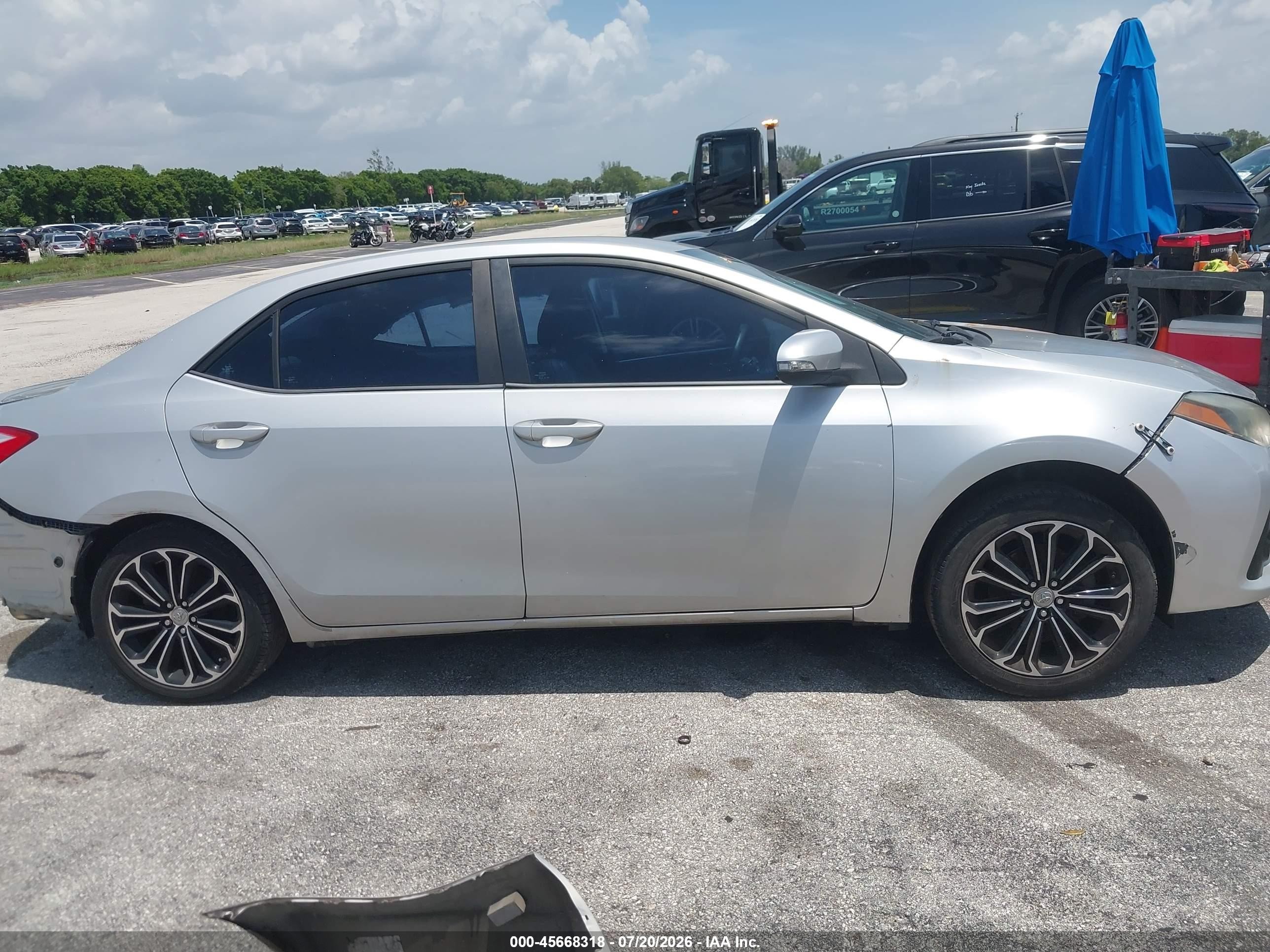 2014 Toyota Corolla S Plus Silver vin: 2T1BURHEXEC124727