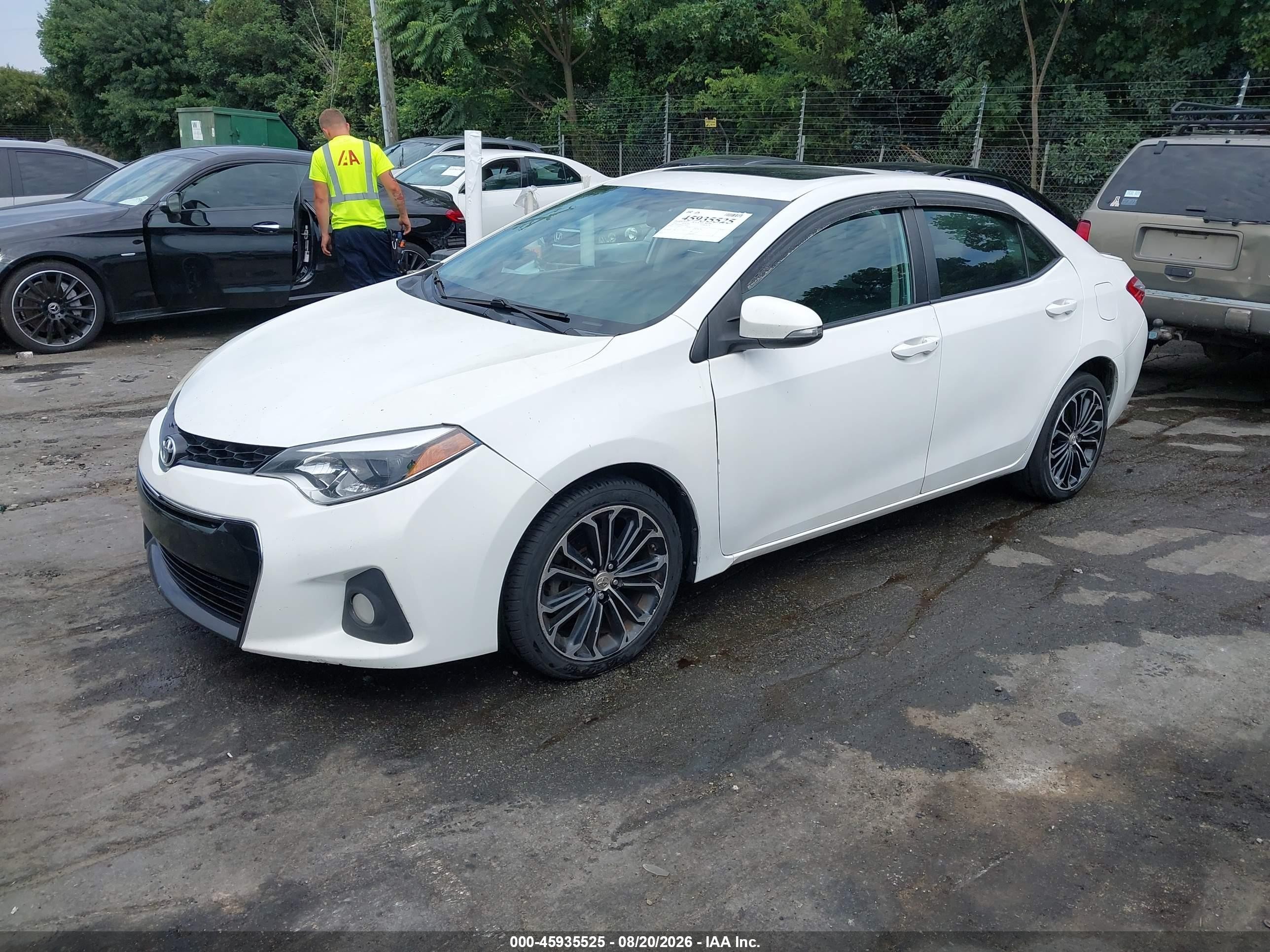 2014 Toyota Corolla L/le/le Pls/prm/s/s Pls White vin: 2T1BURHEXEC140751