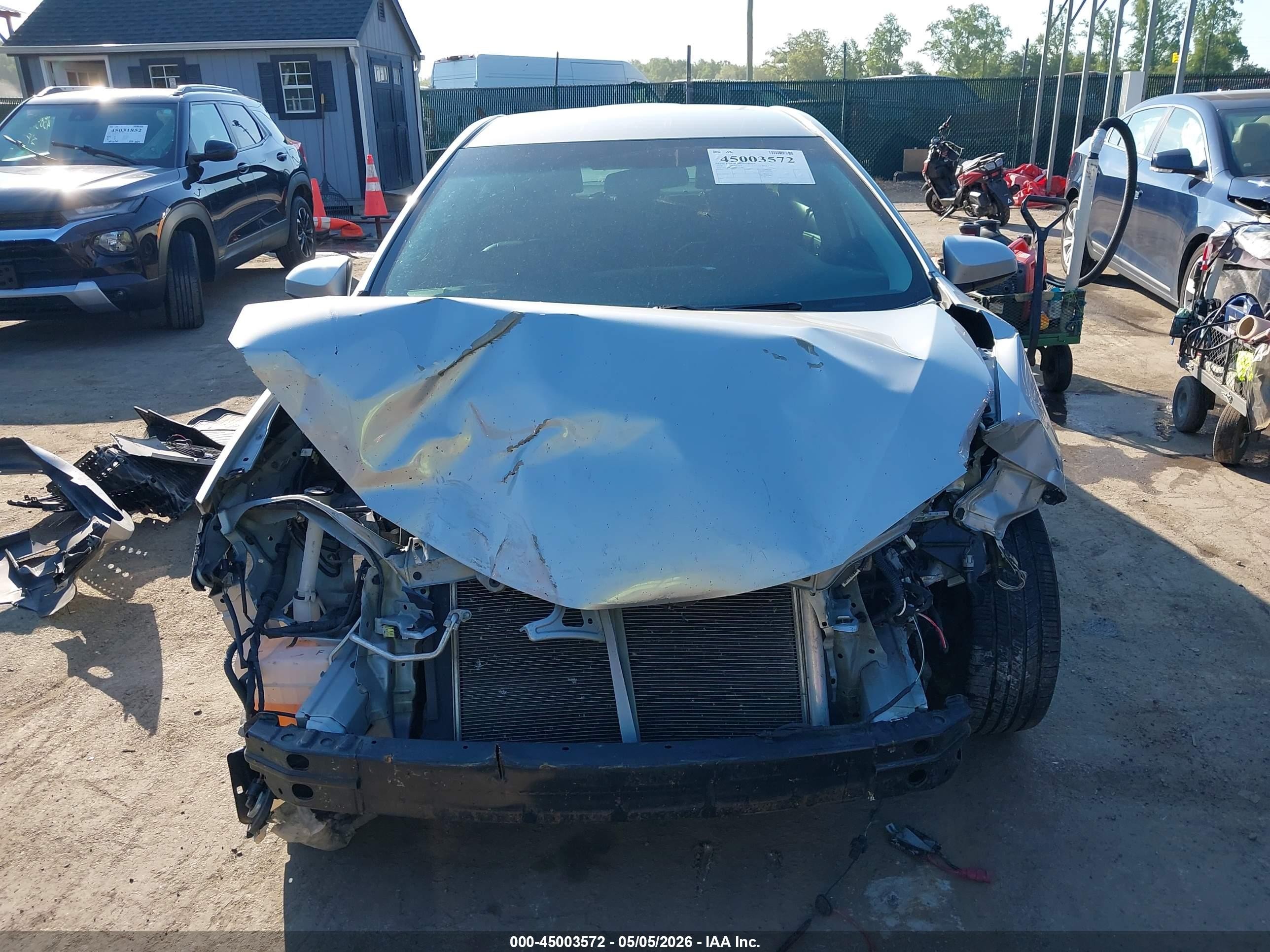 2014 Toyota Corolla Le Premium Silver vin: 2T1BURHEXEC175385