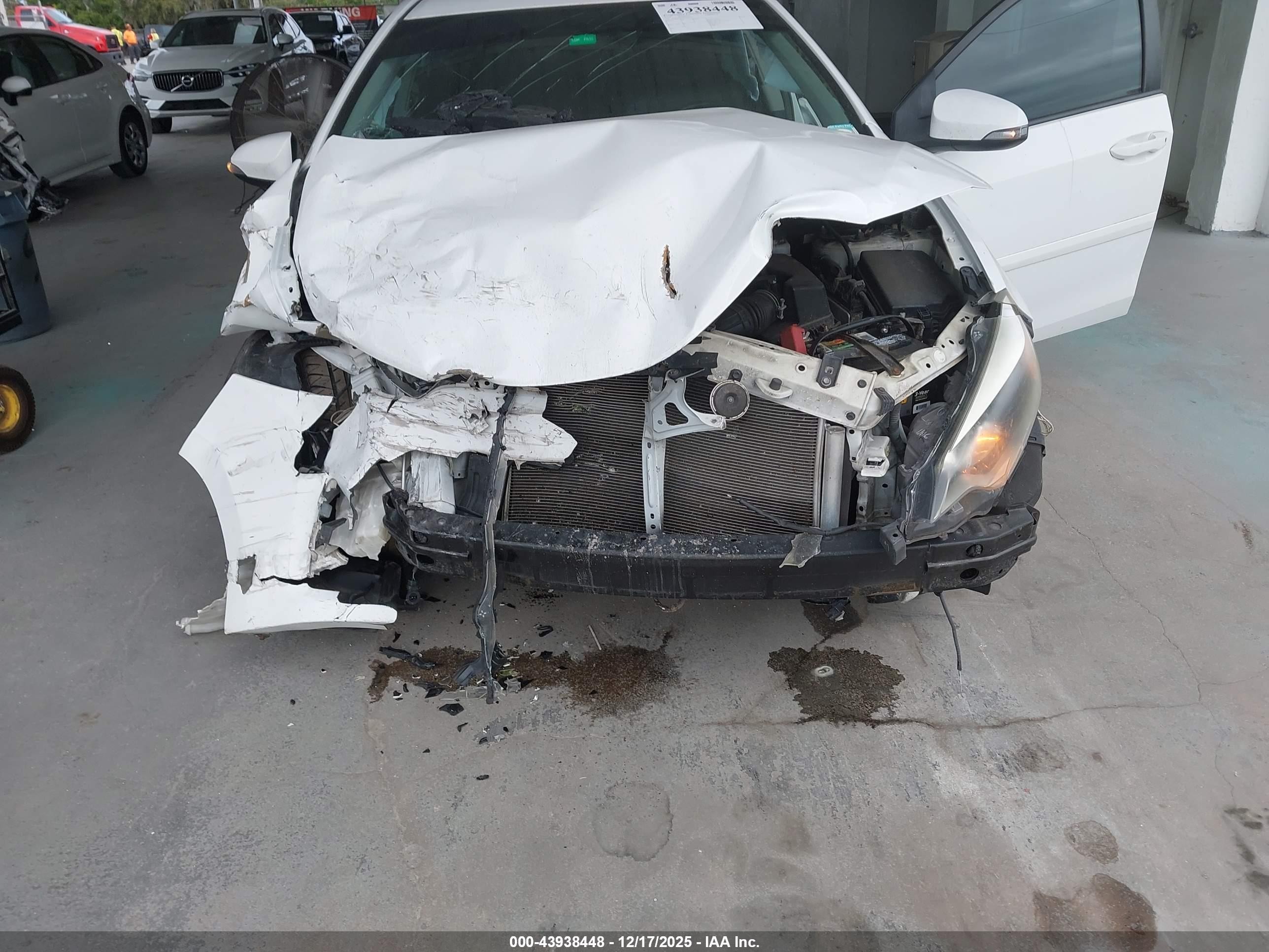 2014 Toyota Corolla S Plus White vin: 2T1BURHEXEC199525