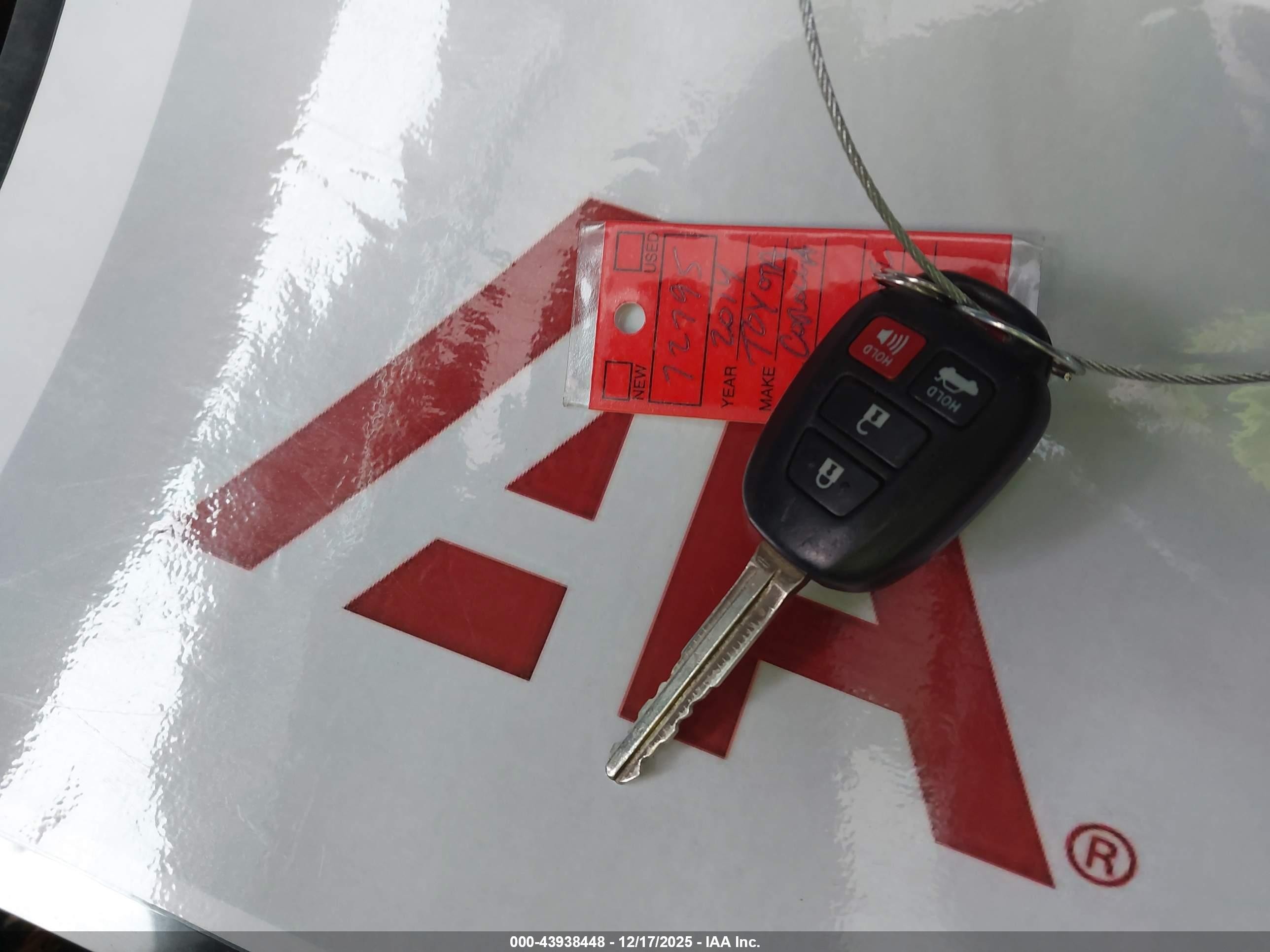 2014 Toyota Corolla S Plus White vin: 2T1BURHEXEC199525