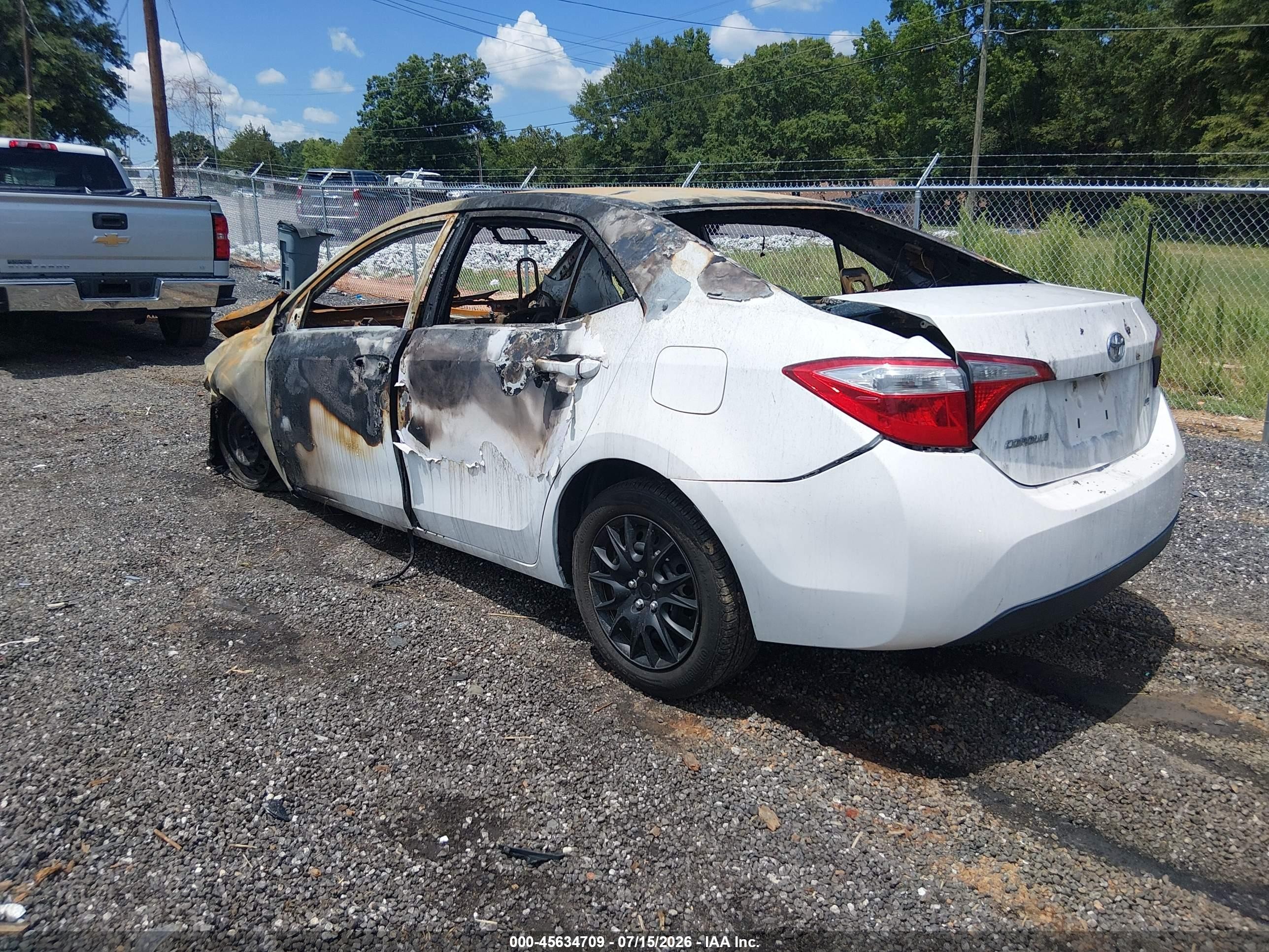 2015 Toyota Corolla Le White vin: 2T1BURHEXFC235778