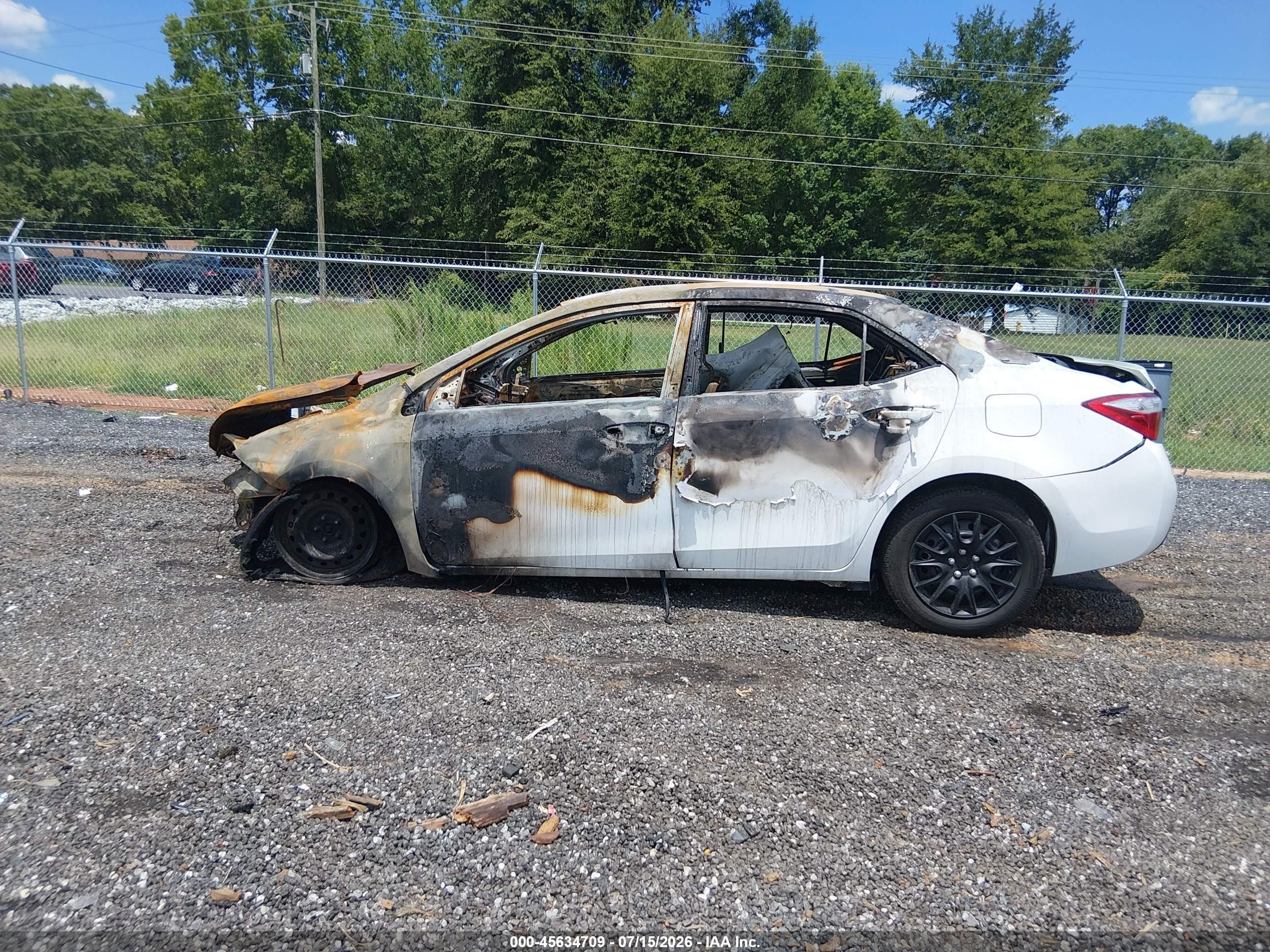 2015 Toyota Corolla Le White vin: 2T1BURHEXFC235778