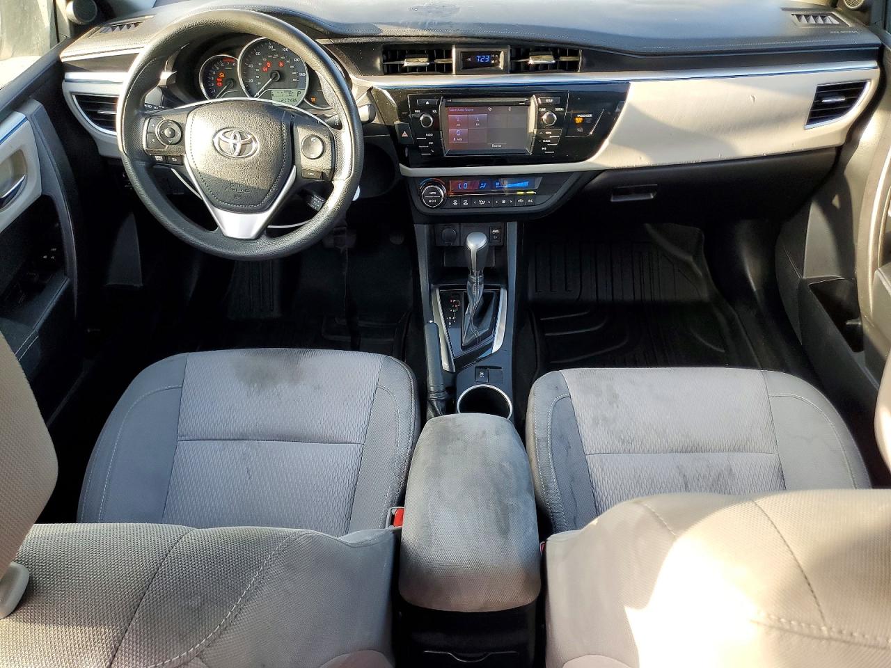 2015 Toyota Corolla Le Серебряный vin: 2T1BURHEXFC258137