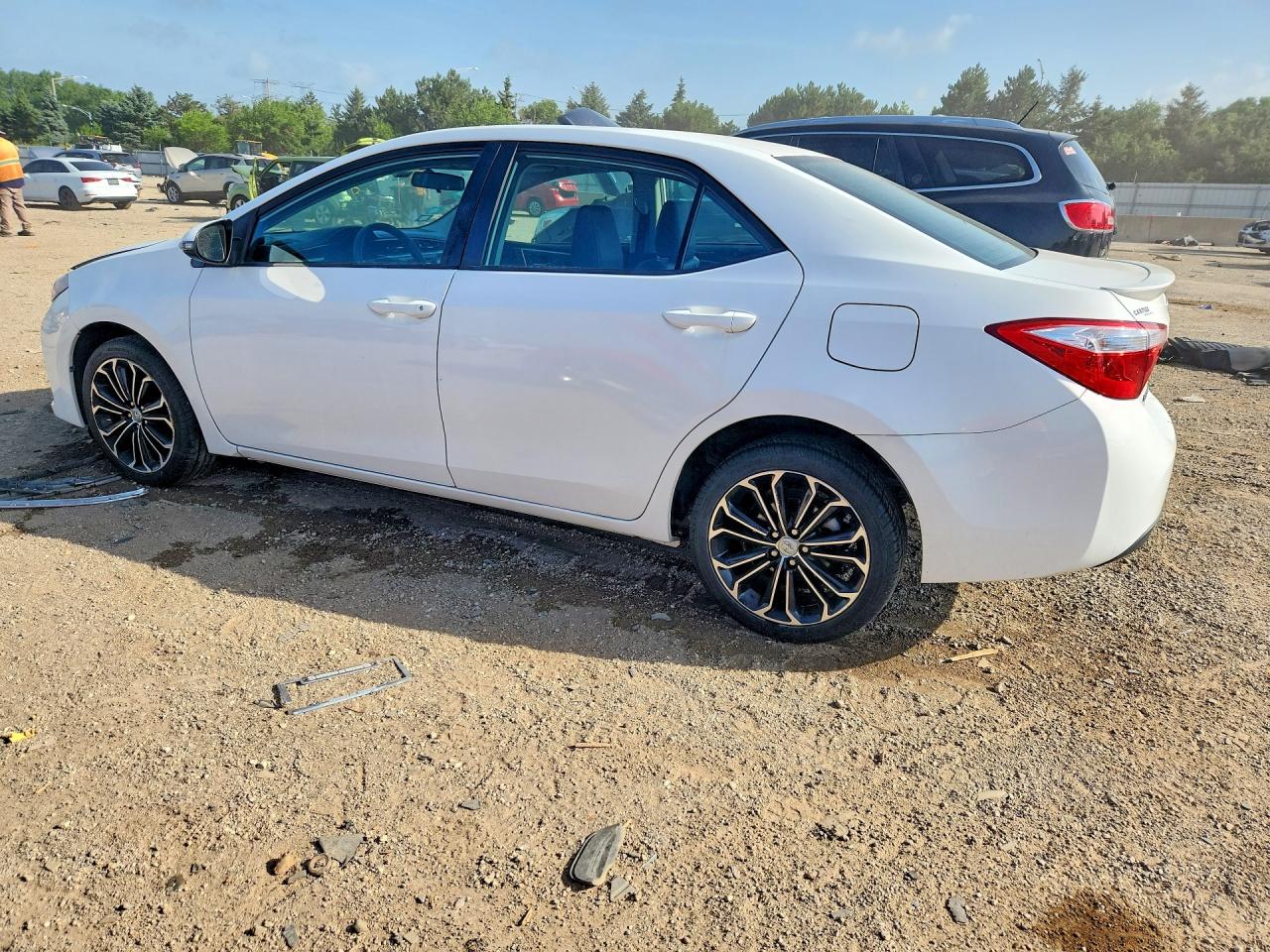 2015 Toyota Corolla S Plus White vin: 2T1BURHEXFC265752