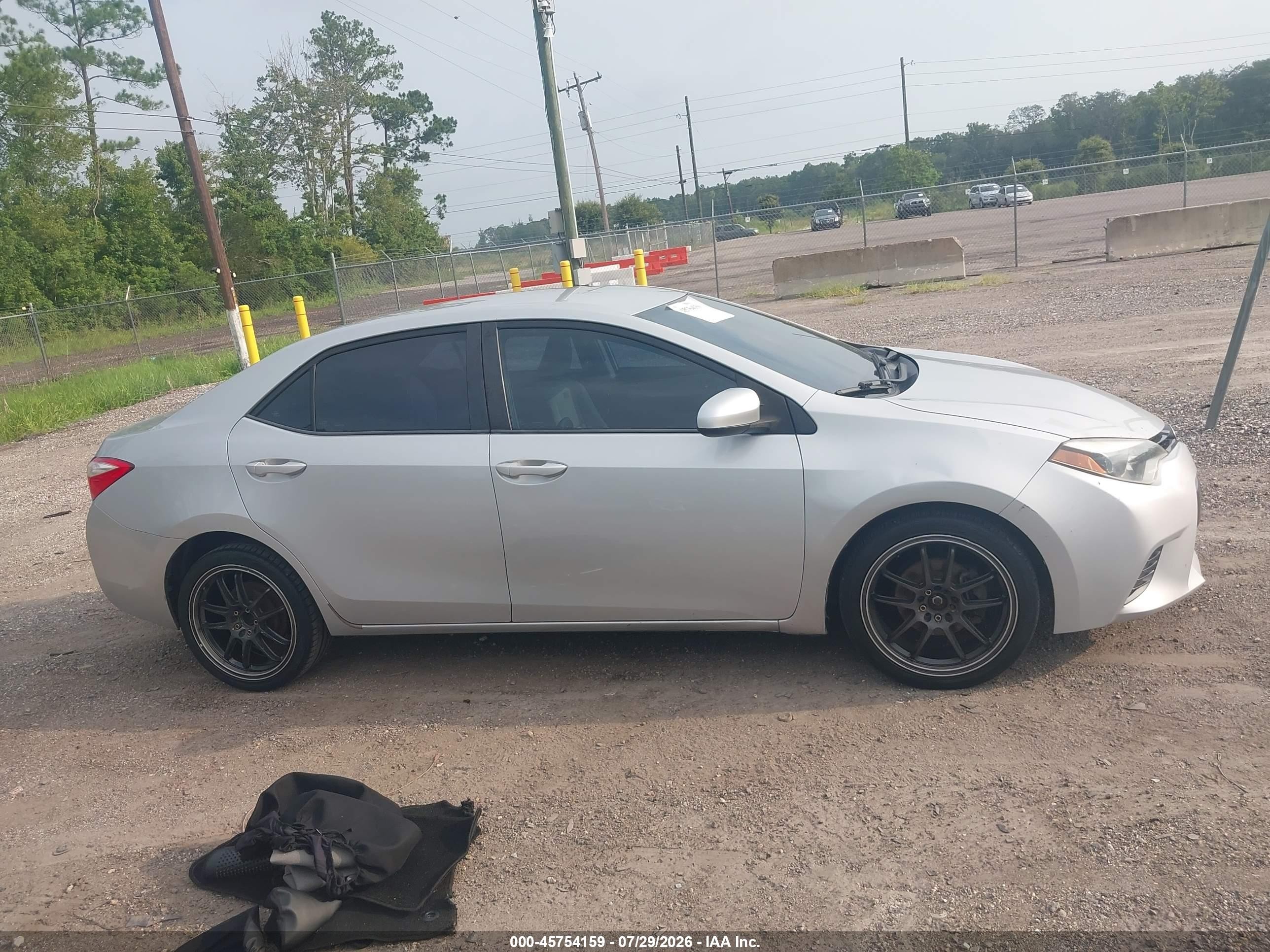 2015 Toyota Corolla Le Silver vin: 2T1BURHEXFC271034