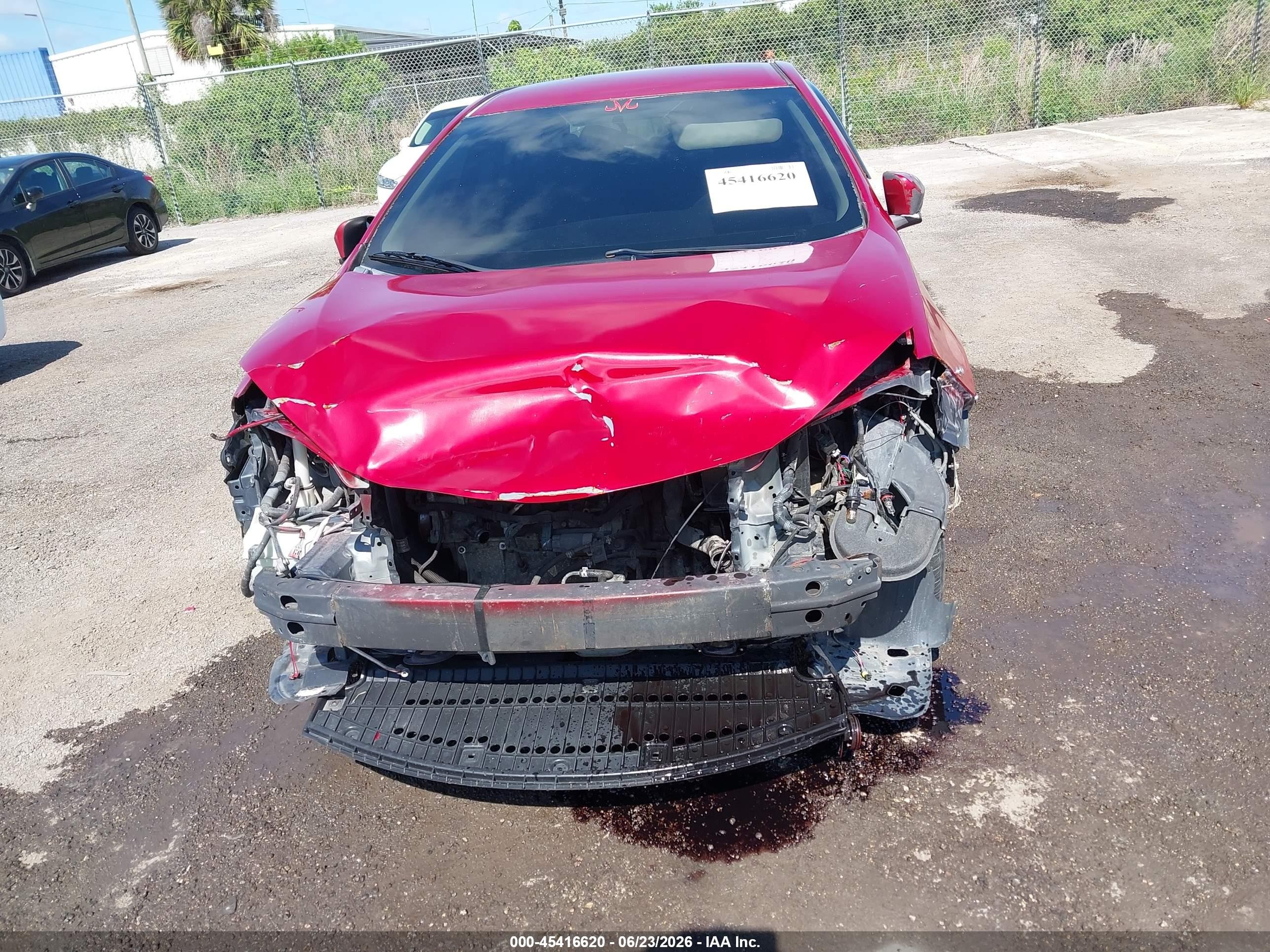 2015 Toyota Corolla L Red vin: 2T1BURHEXFC319566