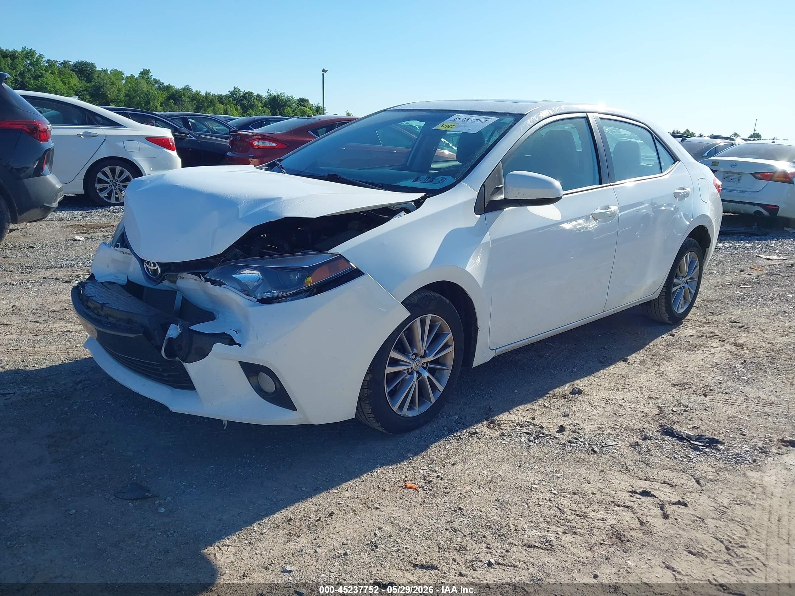 2015 Toyota Corolla Le Plus White vin: 2T1BURHEXFC330227