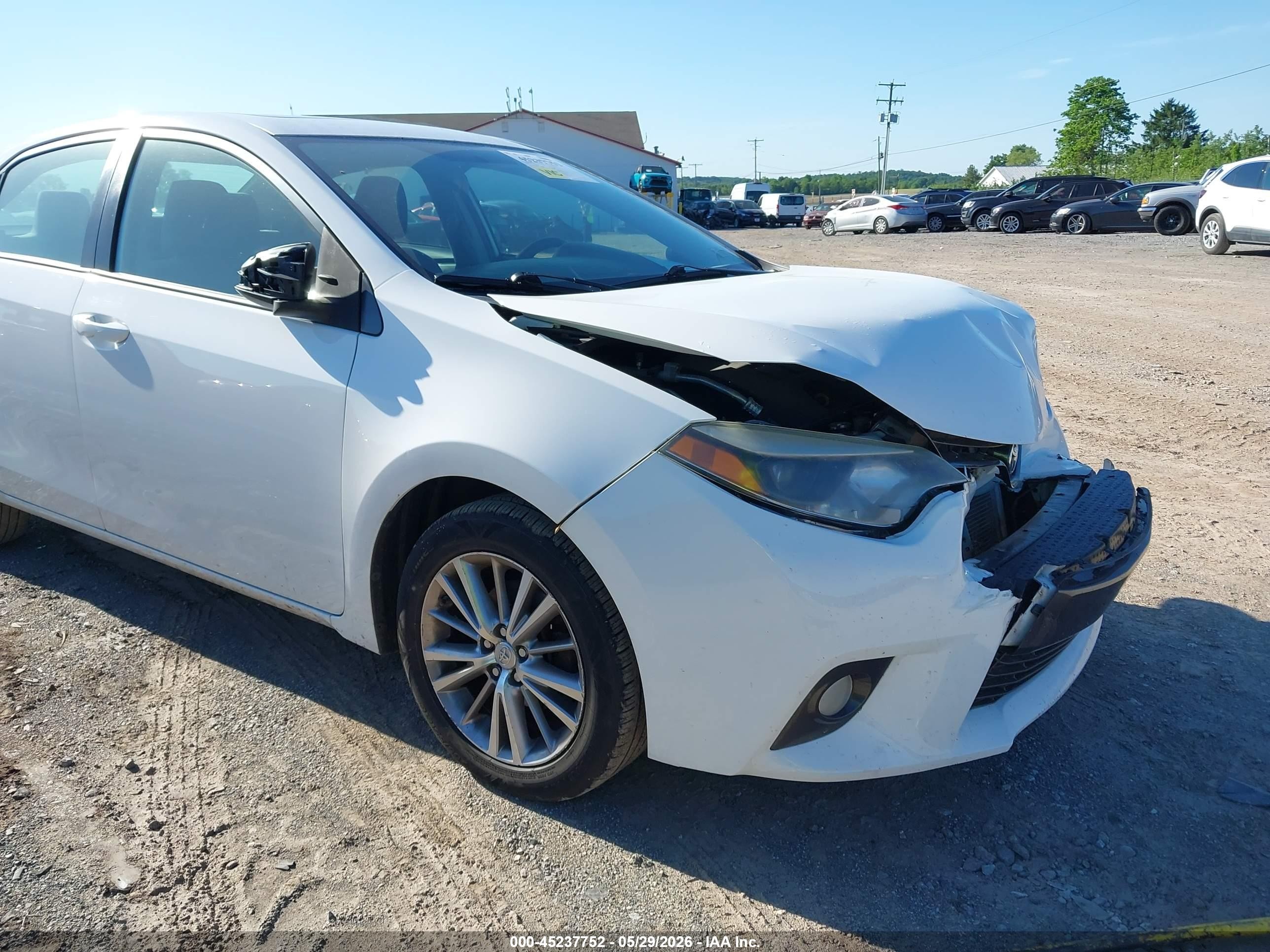 2015 Toyota Corolla Le Plus White vin: 2T1BURHEXFC330227