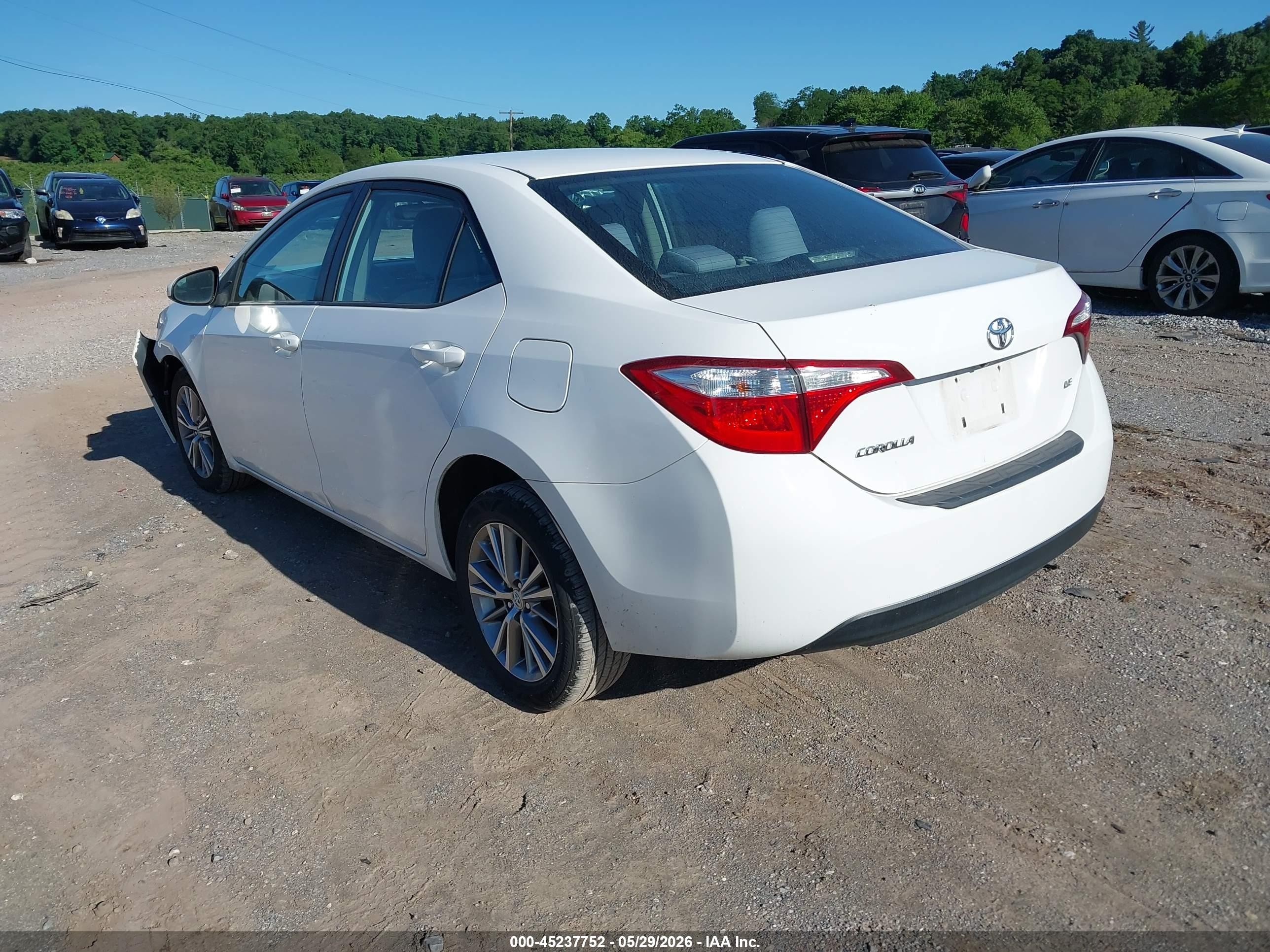 2015 Toyota Corolla Le Plus White vin: 2T1BURHEXFC330227