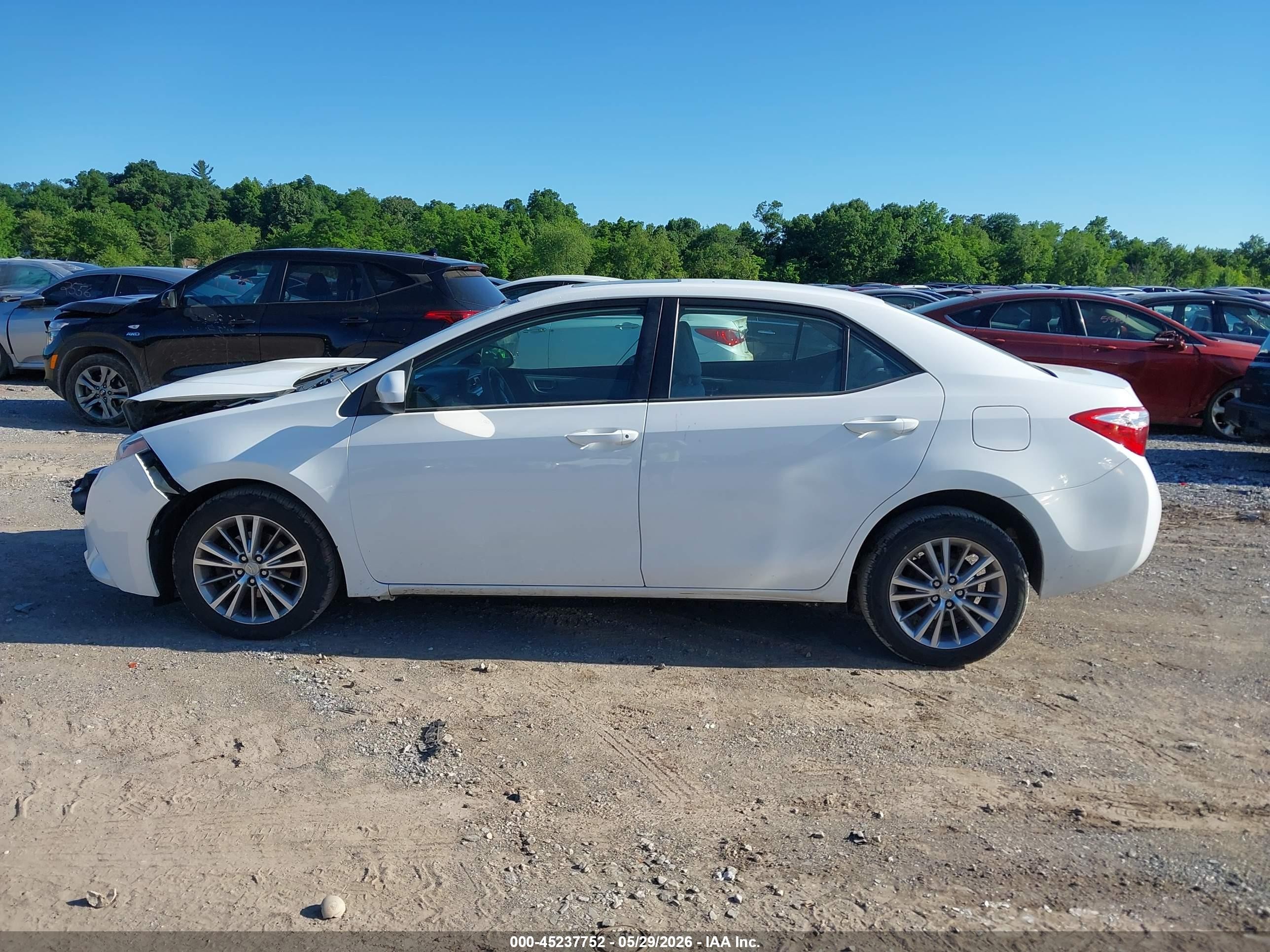 2015 Toyota Corolla Le Plus White vin: 2T1BURHEXFC330227