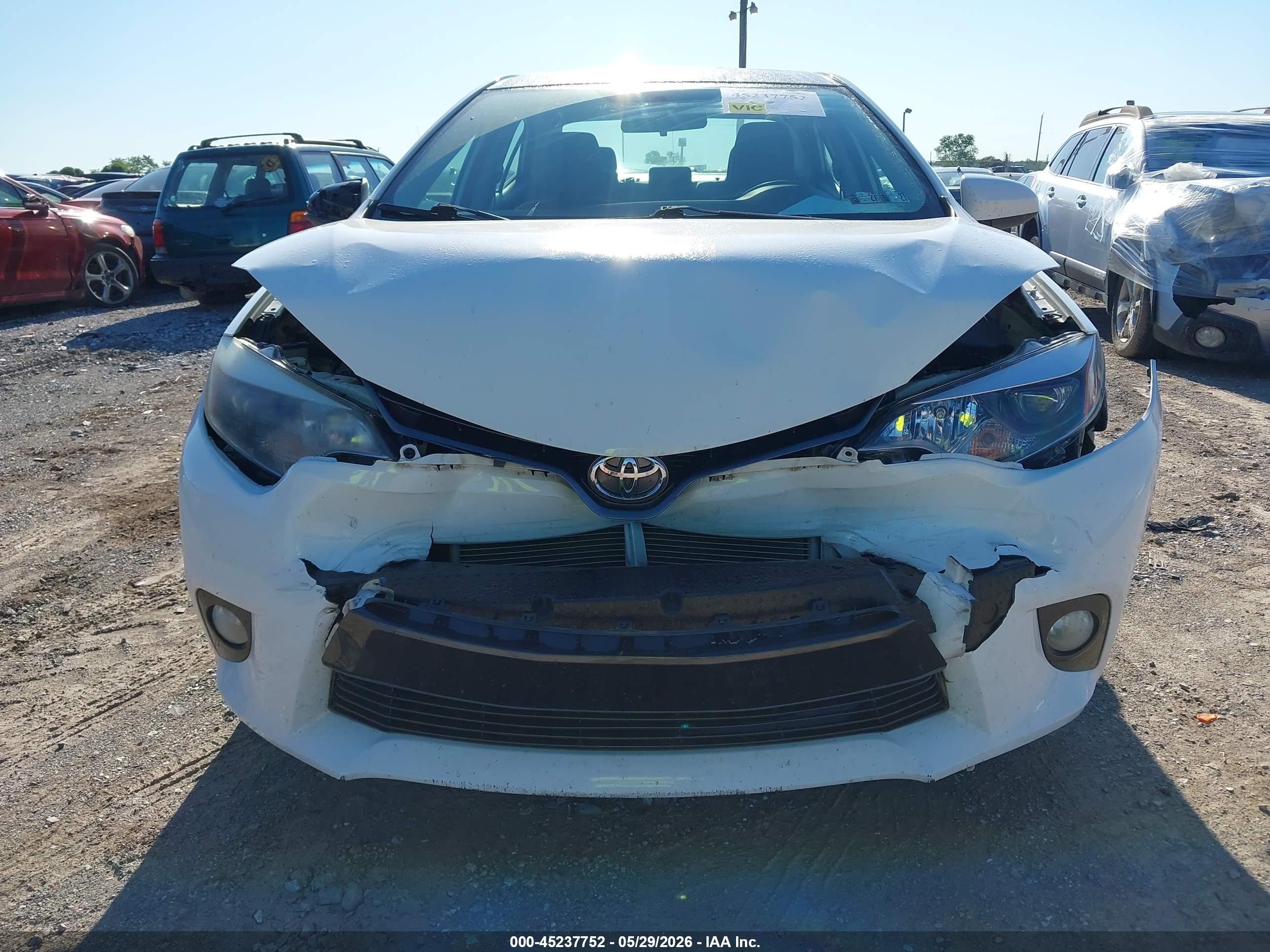 2015 Toyota Corolla Le Plus White vin: 2T1BURHEXFC330227