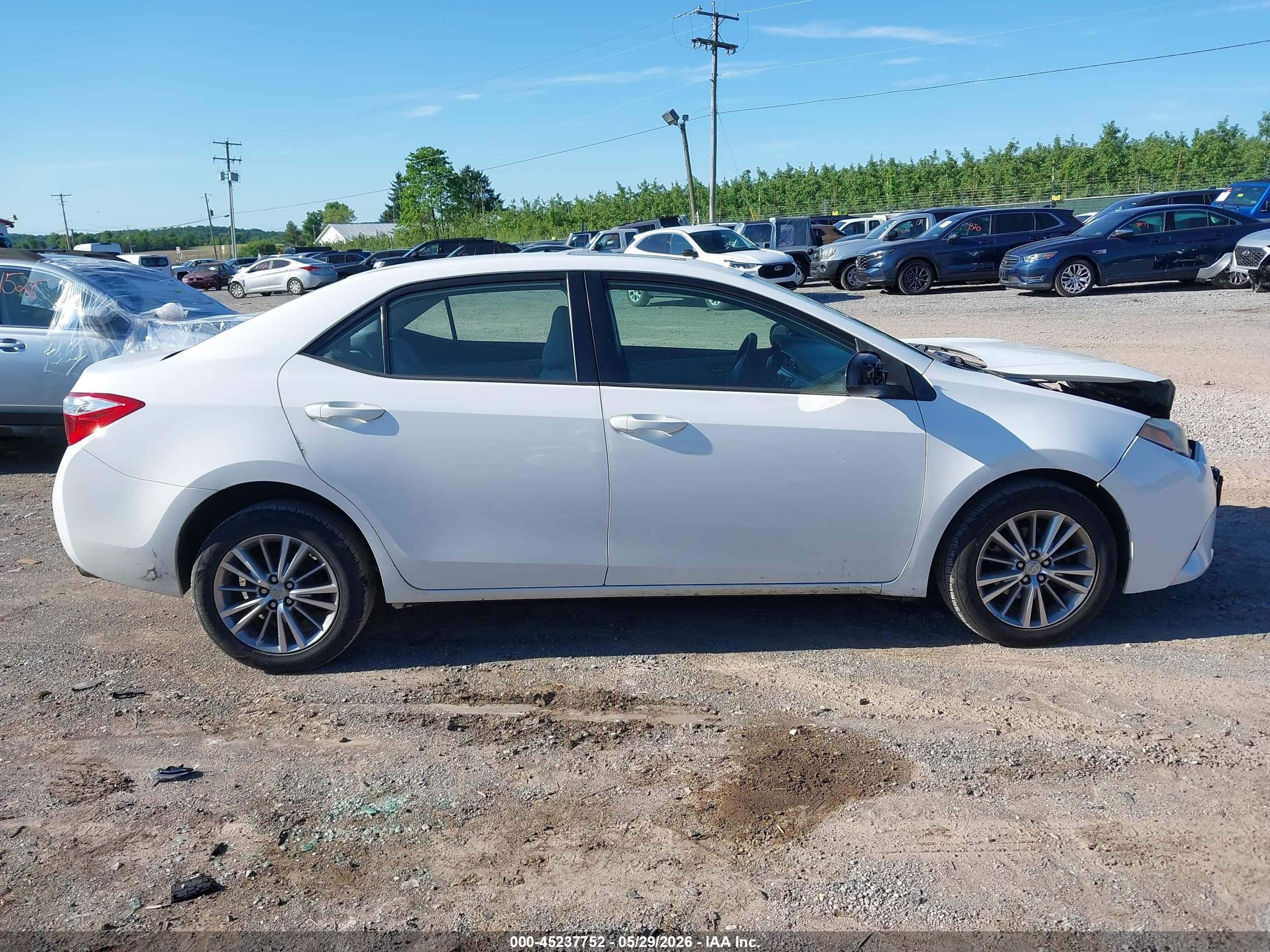 2015 Toyota Corolla Le Plus White vin: 2T1BURHEXFC330227