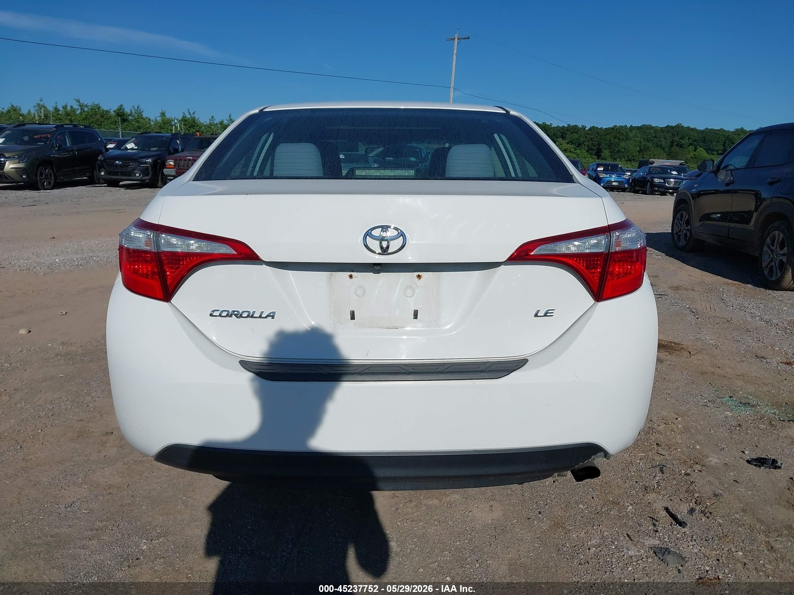 2015 Toyota Corolla Le Plus White vin: 2T1BURHEXFC330227
