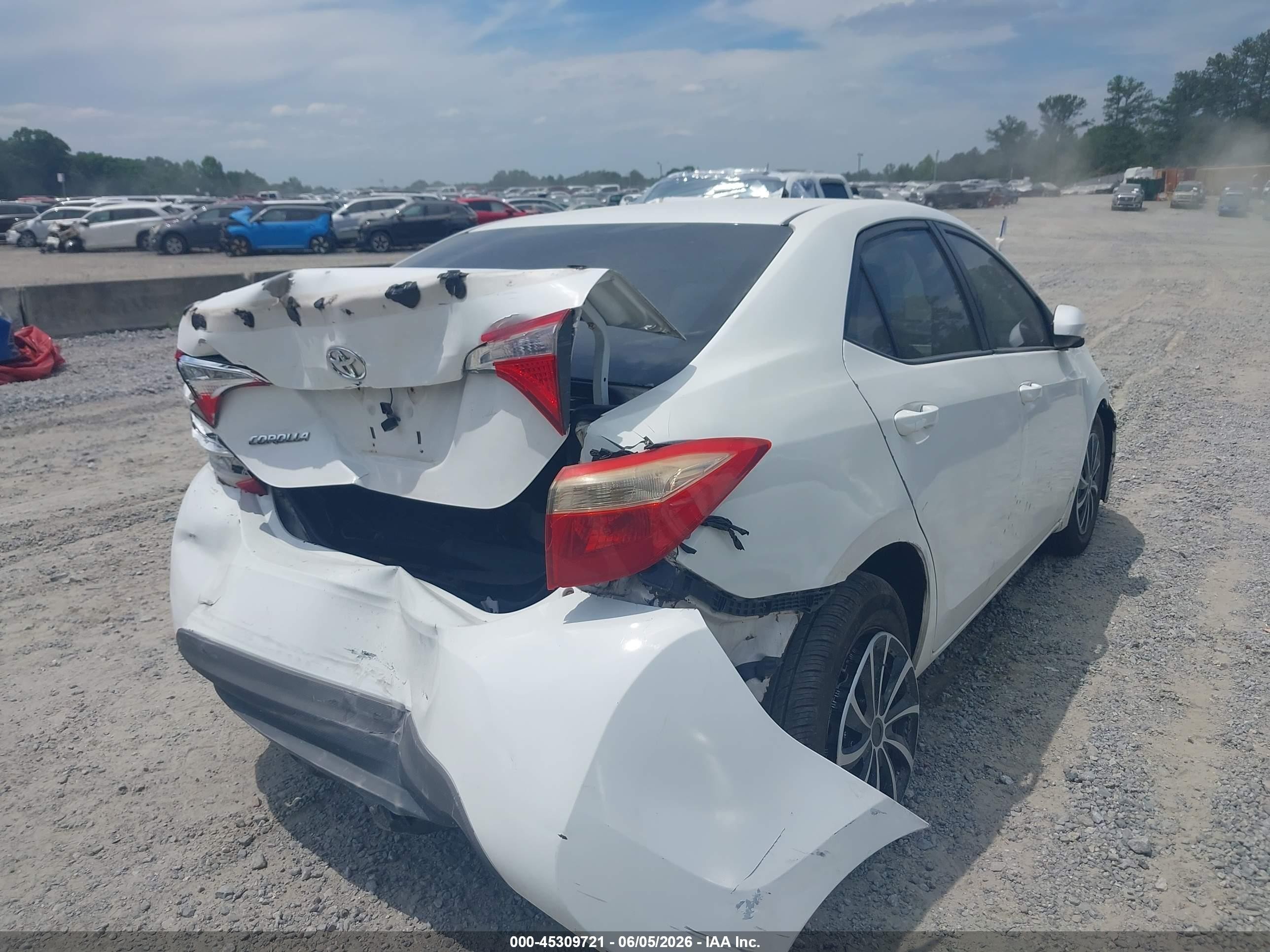 2015 Toyota Corolla Le White vin: 2T1BURHEXFC334097