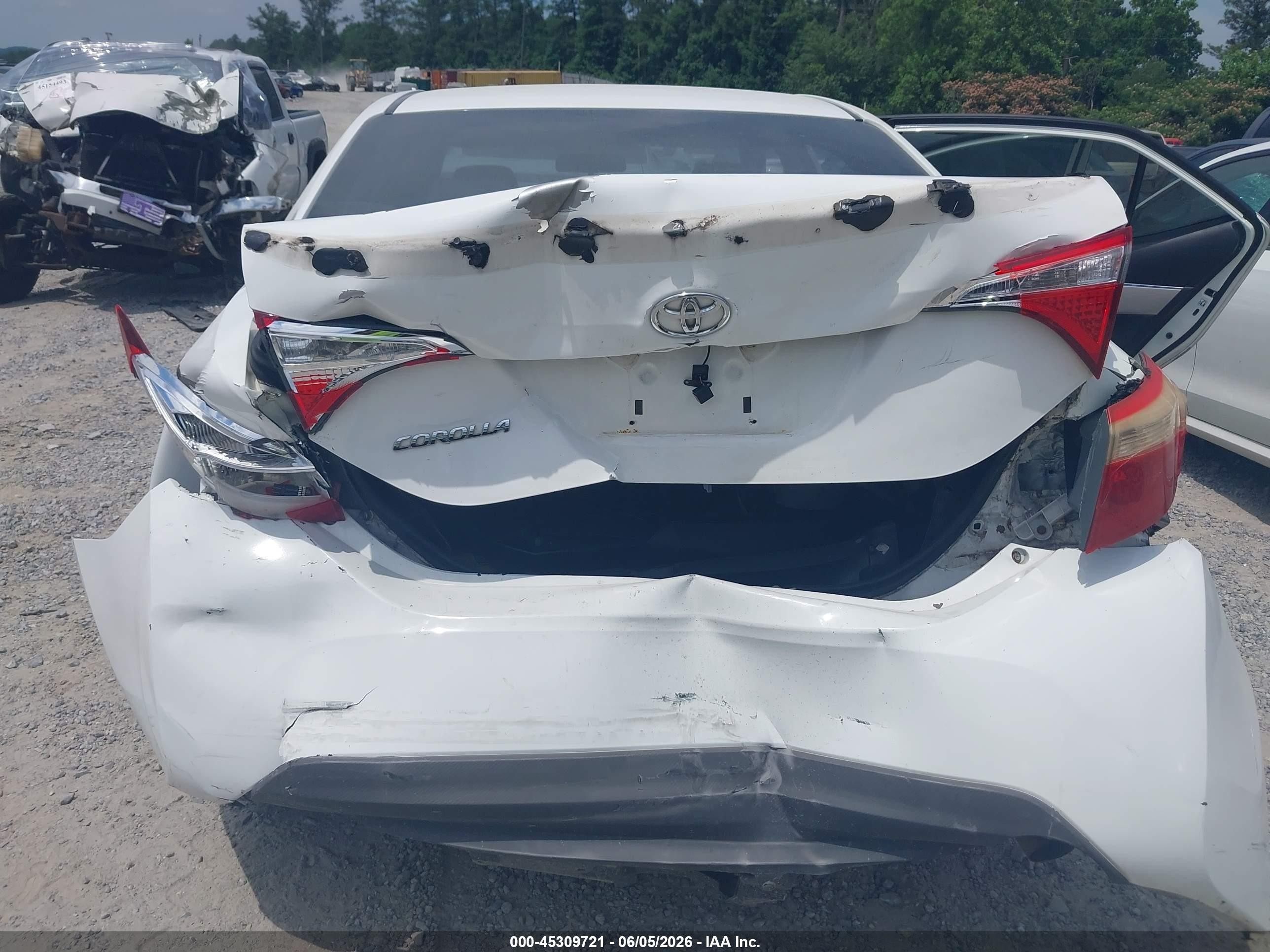2015 Toyota Corolla Le White vin: 2T1BURHEXFC334097