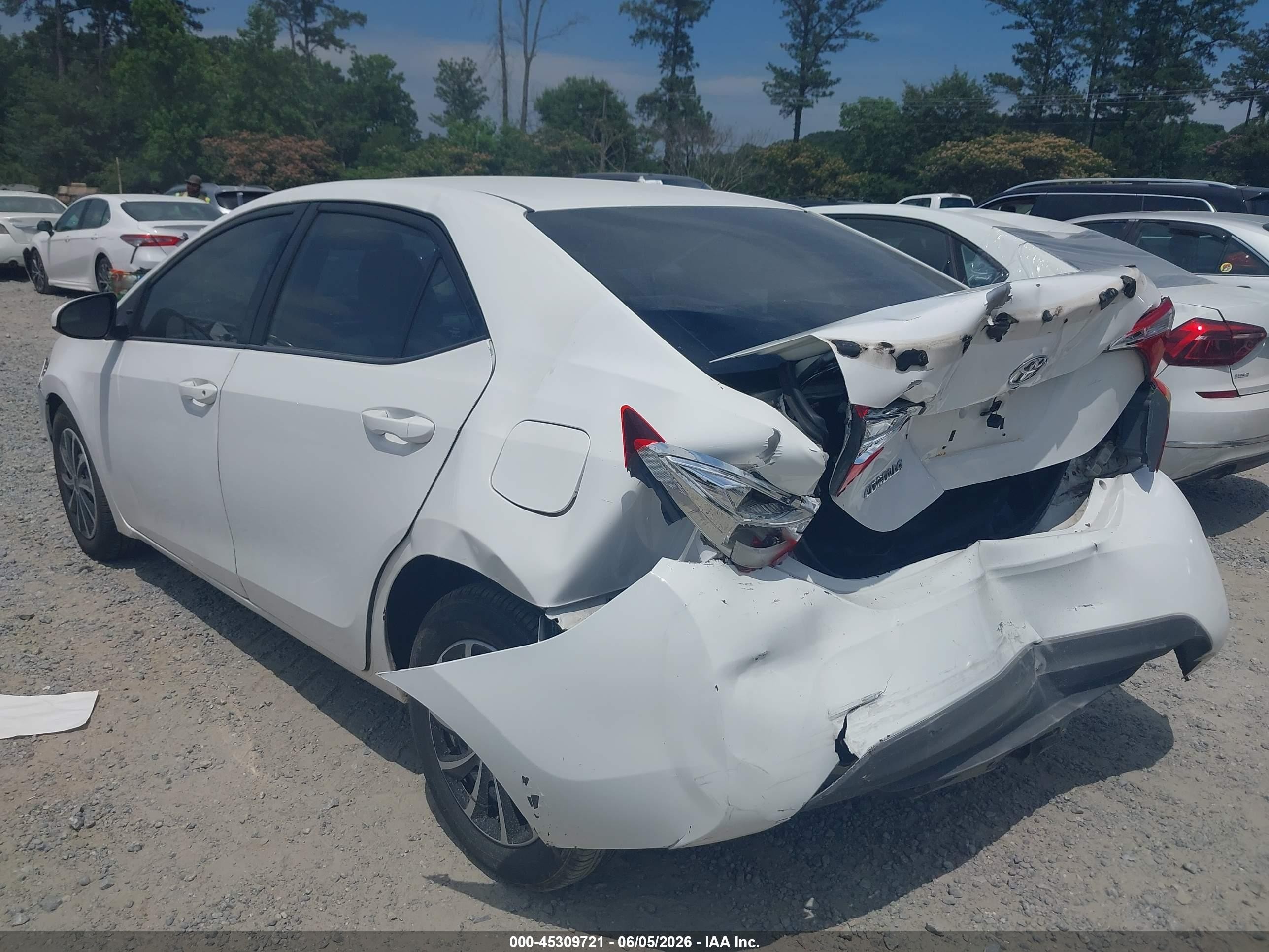 2015 Toyota Corolla Le White vin: 2T1BURHEXFC334097