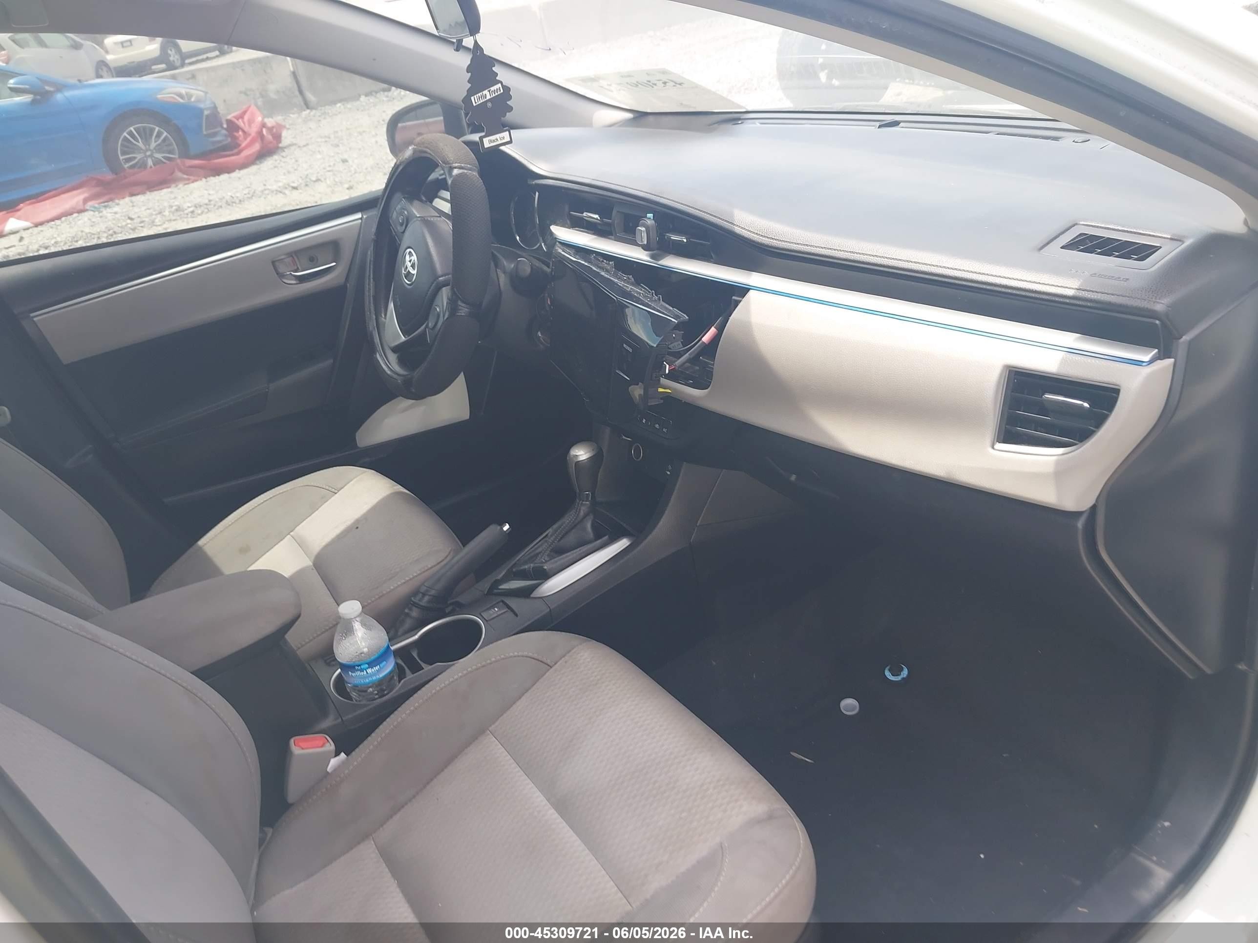 2015 Toyota Corolla Le White vin: 2T1BURHEXFC334097