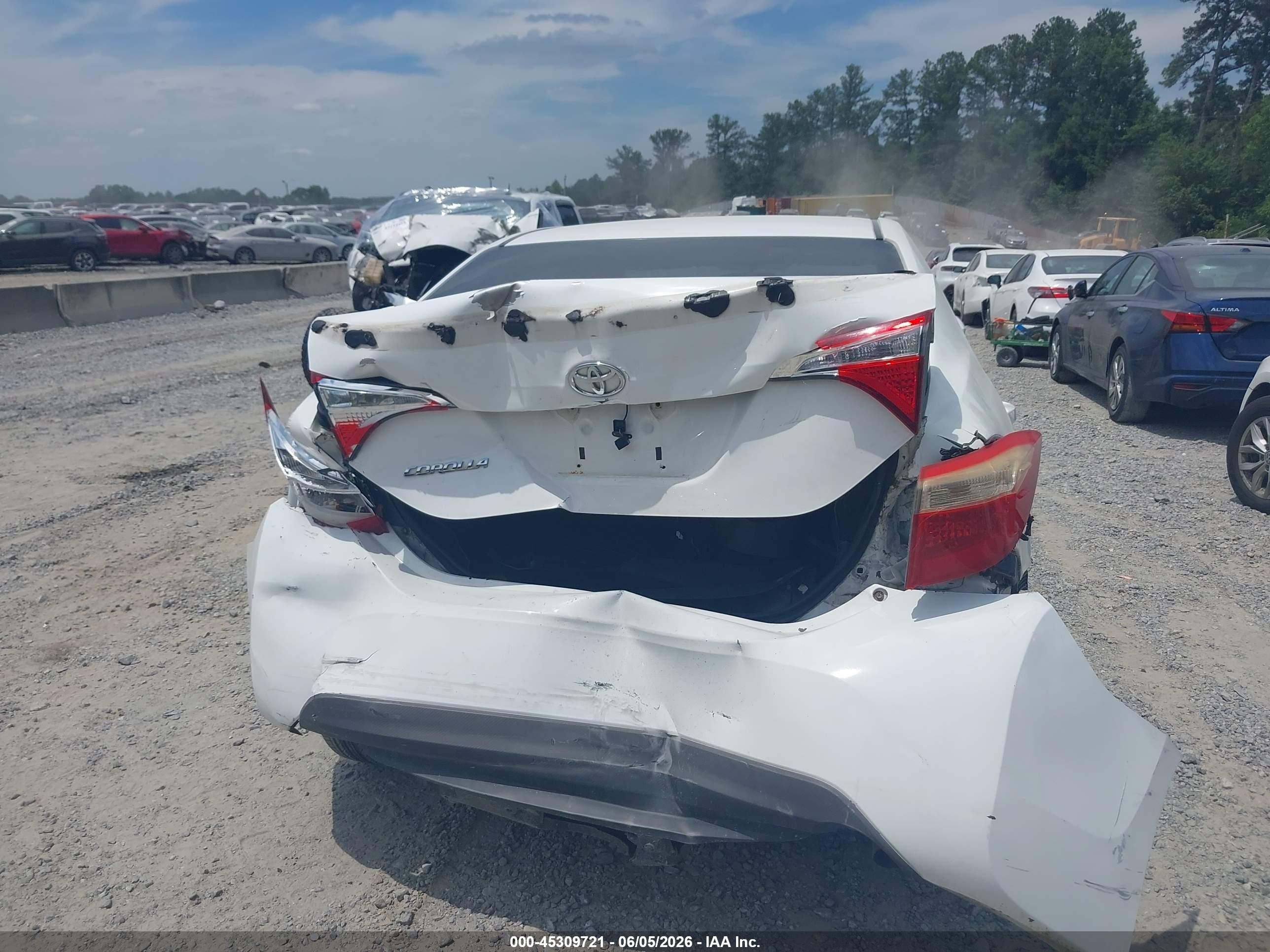 2015 Toyota Corolla Le White vin: 2T1BURHEXFC334097