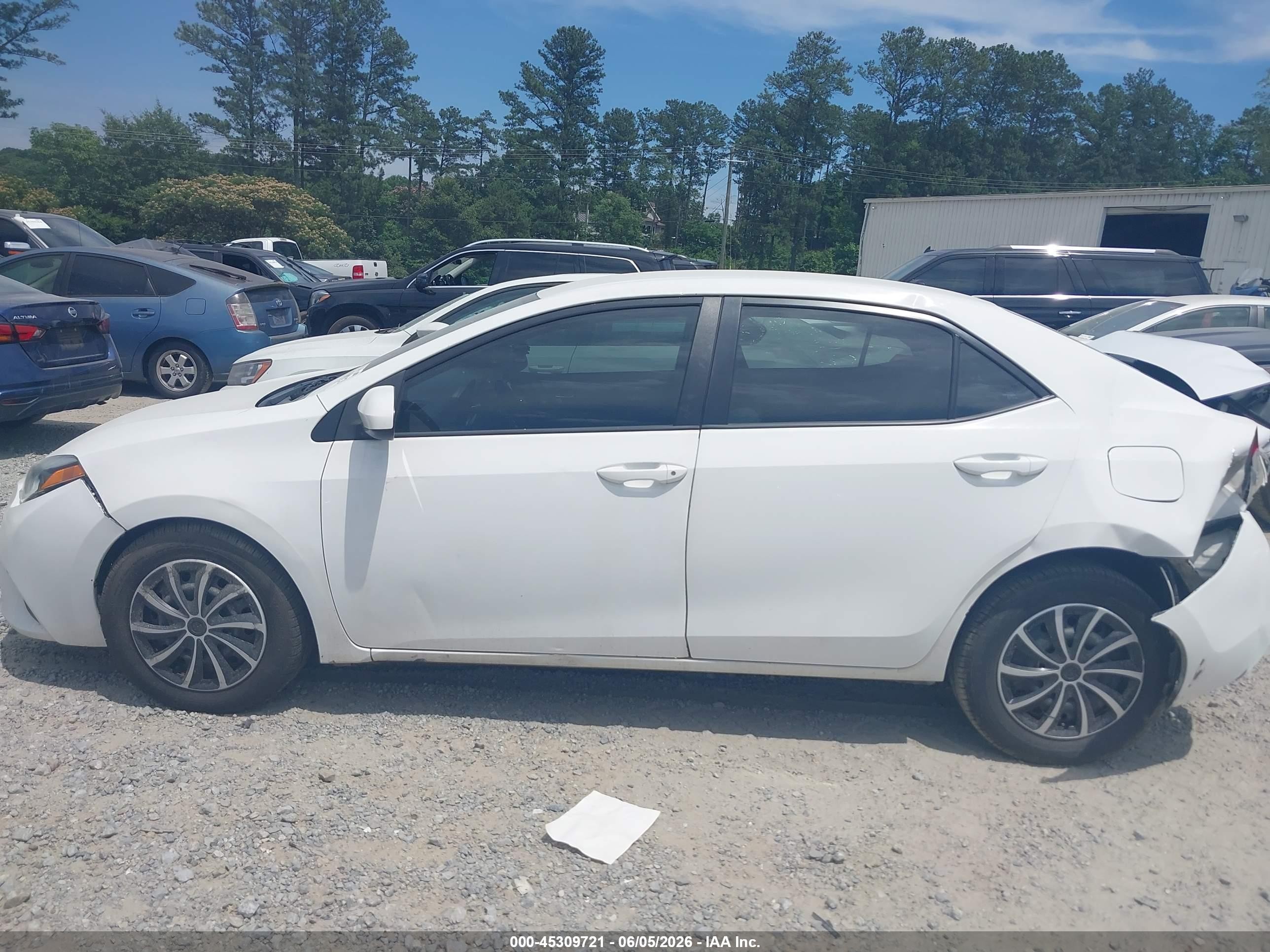 2015 Toyota Corolla Le White vin: 2T1BURHEXFC334097
