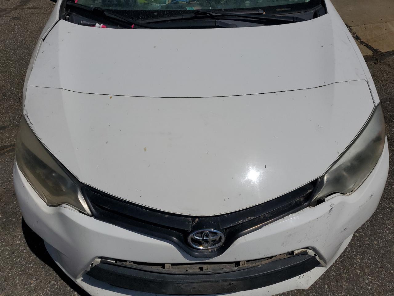 2015 Toyota Corolla L White vin: 2T1BURHEXFC336061 Damage: Grille, Broken, Replacement Required