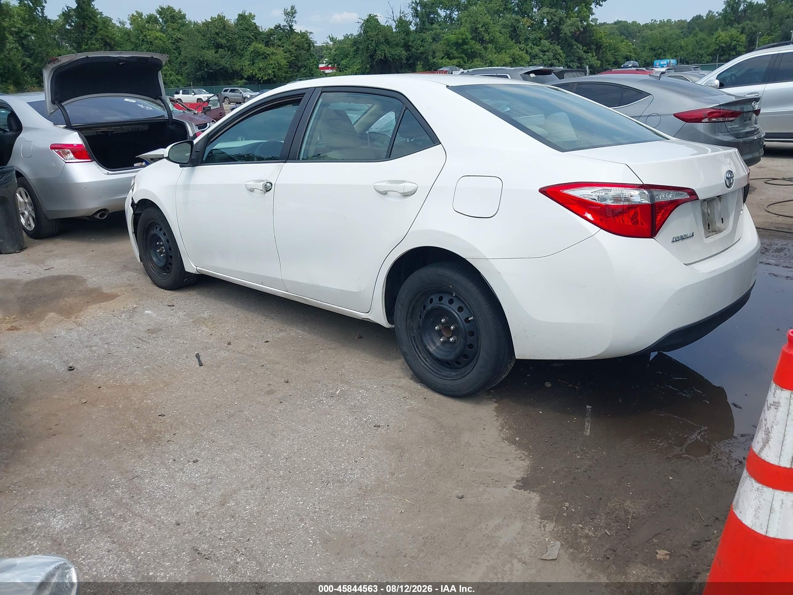 2015 Toyota Corolla Le White vin: 2T1BURHEXFC336805