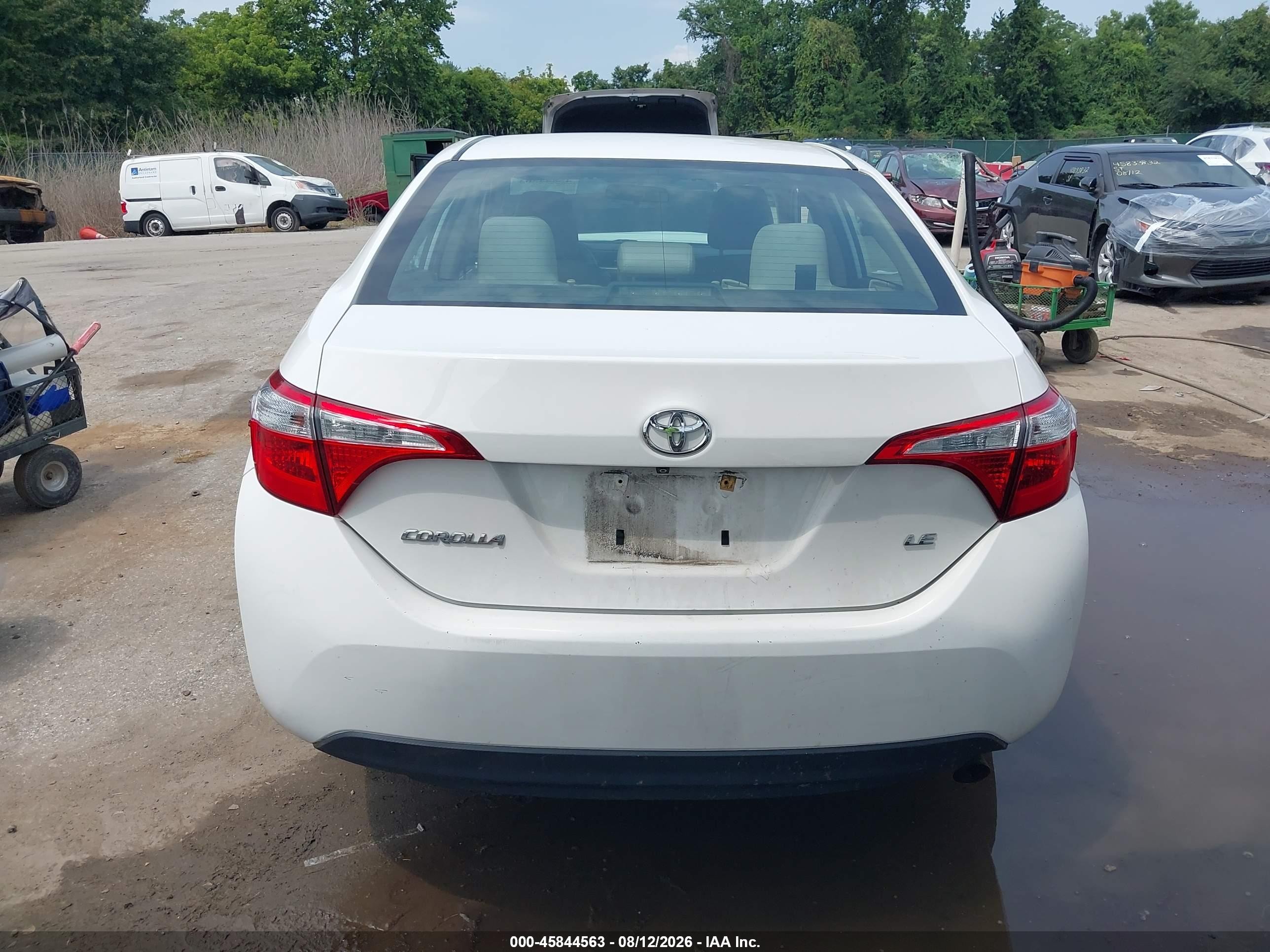 2015 Toyota Corolla Le White vin: 2T1BURHEXFC336805