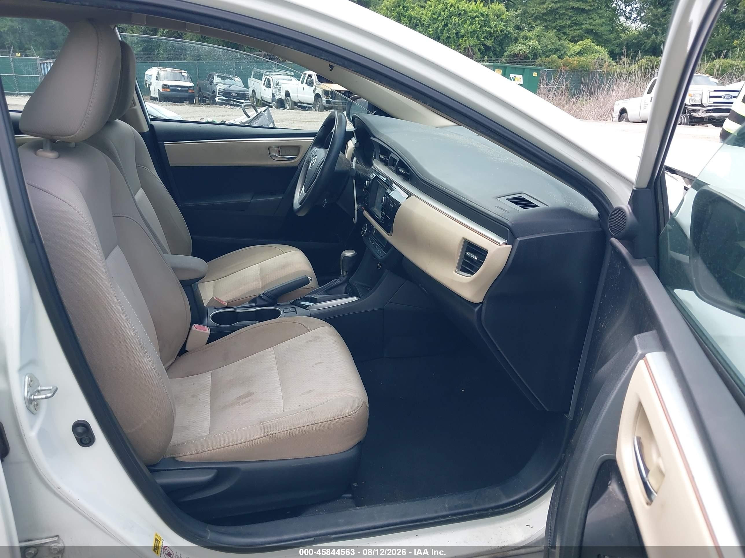 2015 Toyota Corolla Le White vin: 2T1BURHEXFC336805