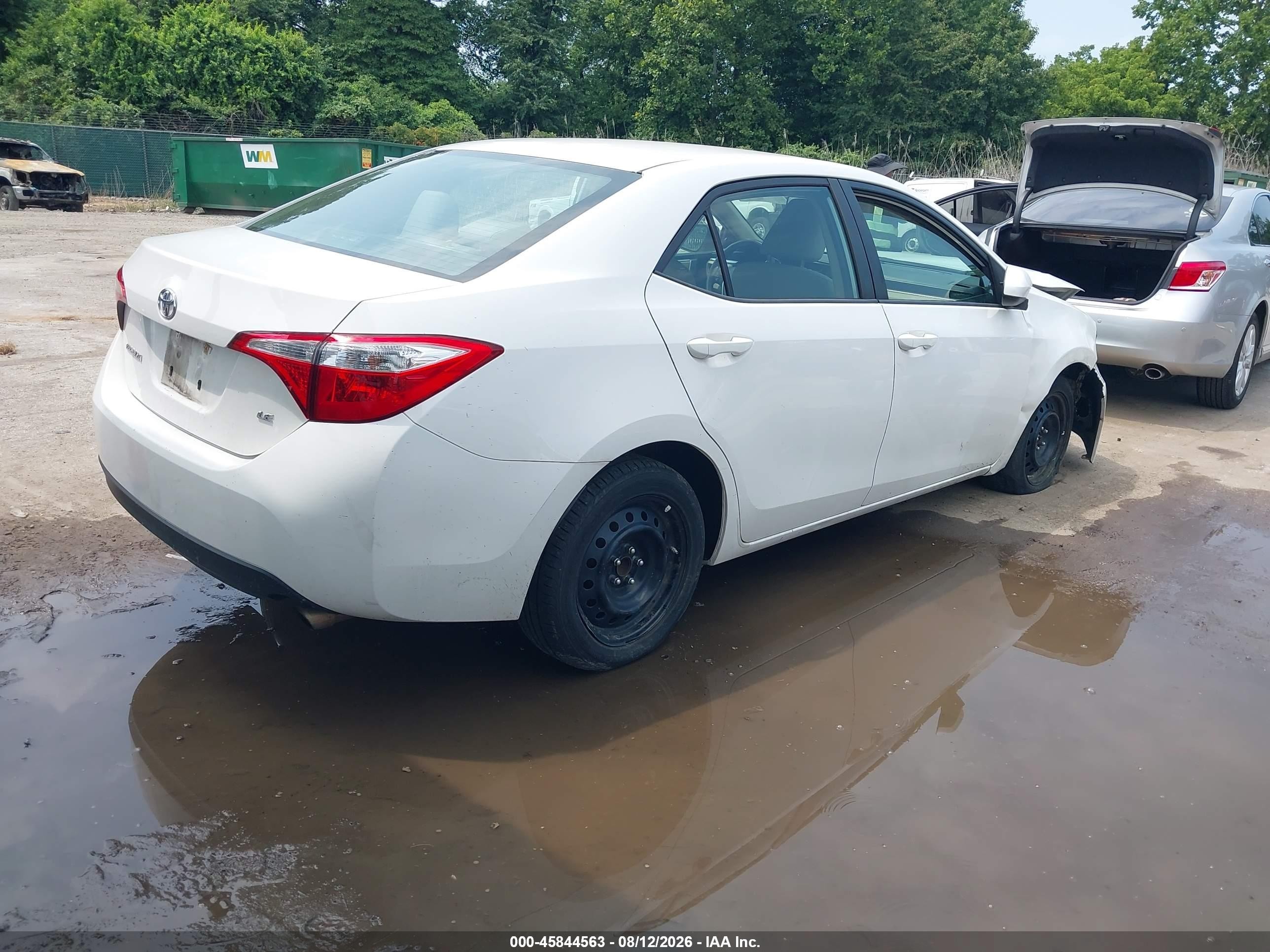 2015 Toyota Corolla Le White vin: 2T1BURHEXFC336805
