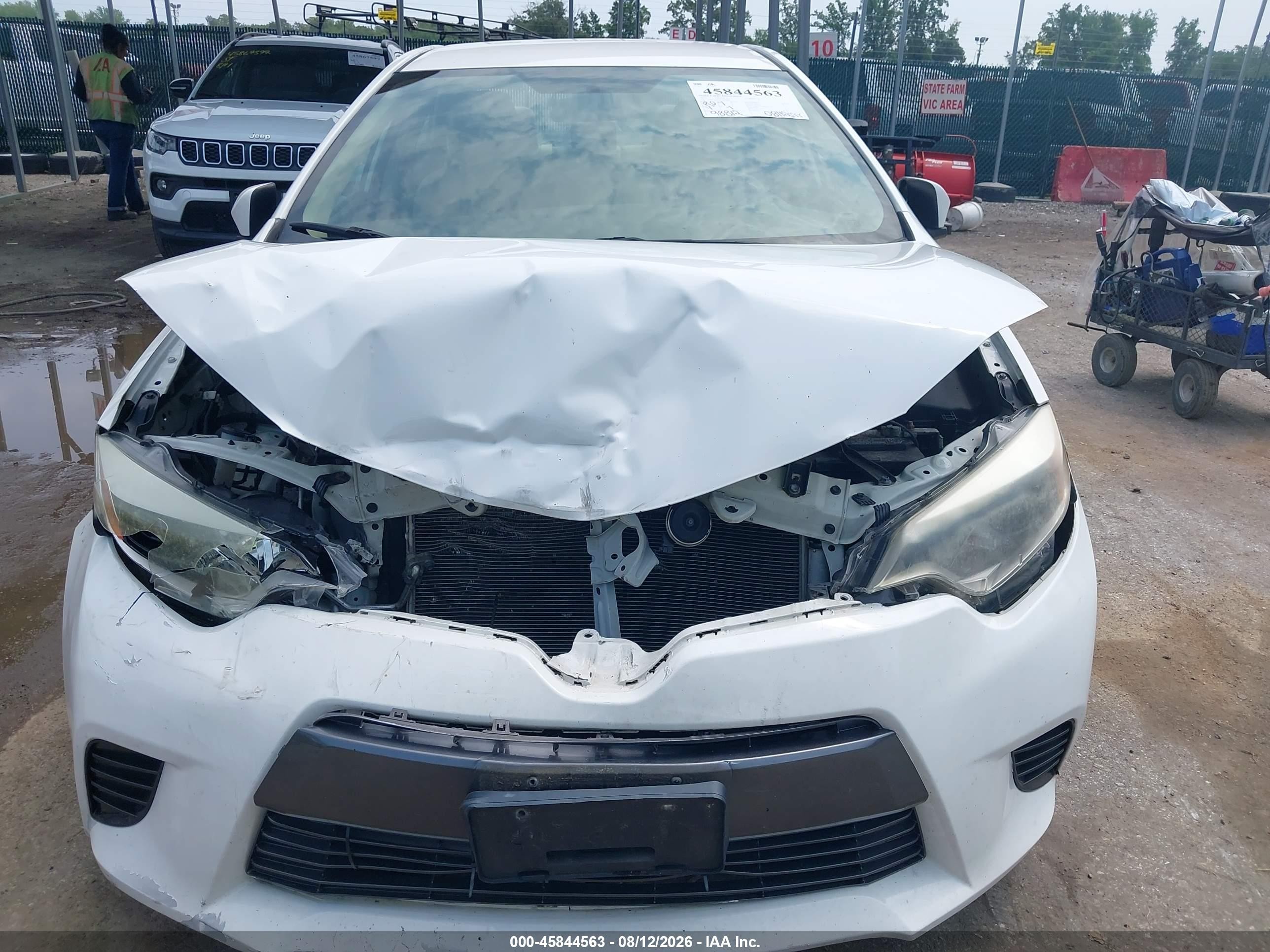 2015 Toyota Corolla Le White vin: 2T1BURHEXFC336805