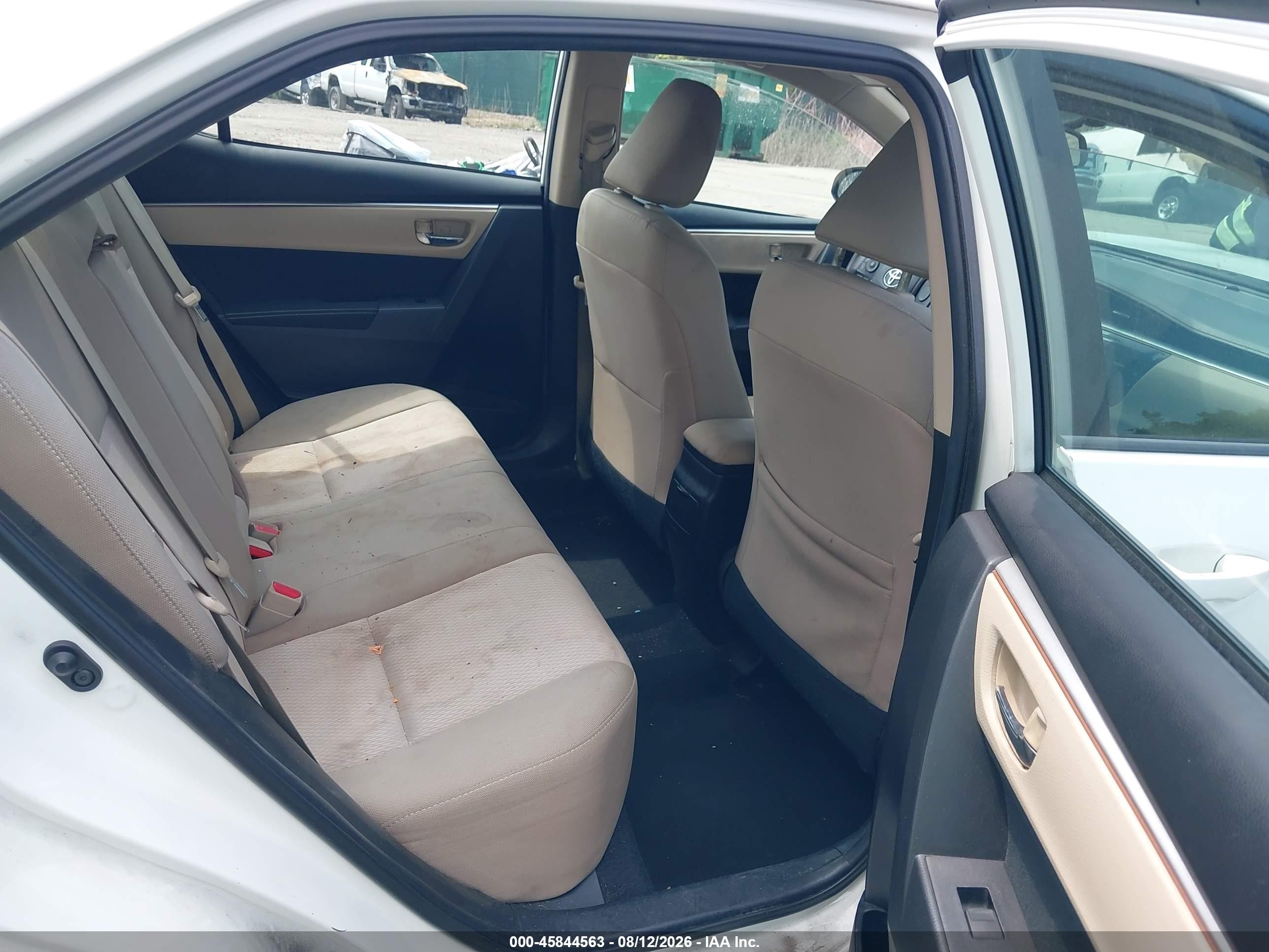 2015 Toyota Corolla Le White vin: 2T1BURHEXFC336805