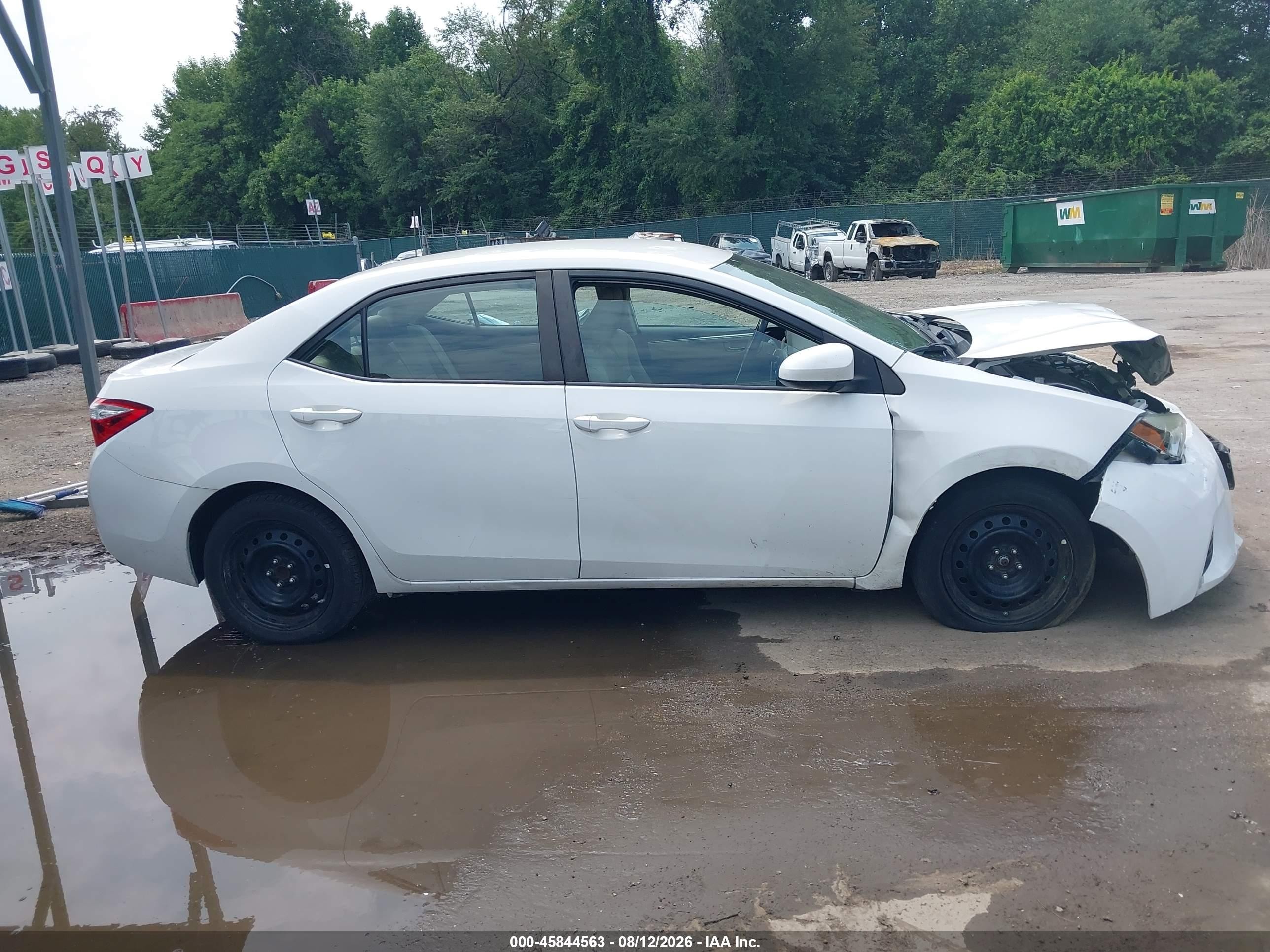 2015 Toyota Corolla Le White vin: 2T1BURHEXFC336805