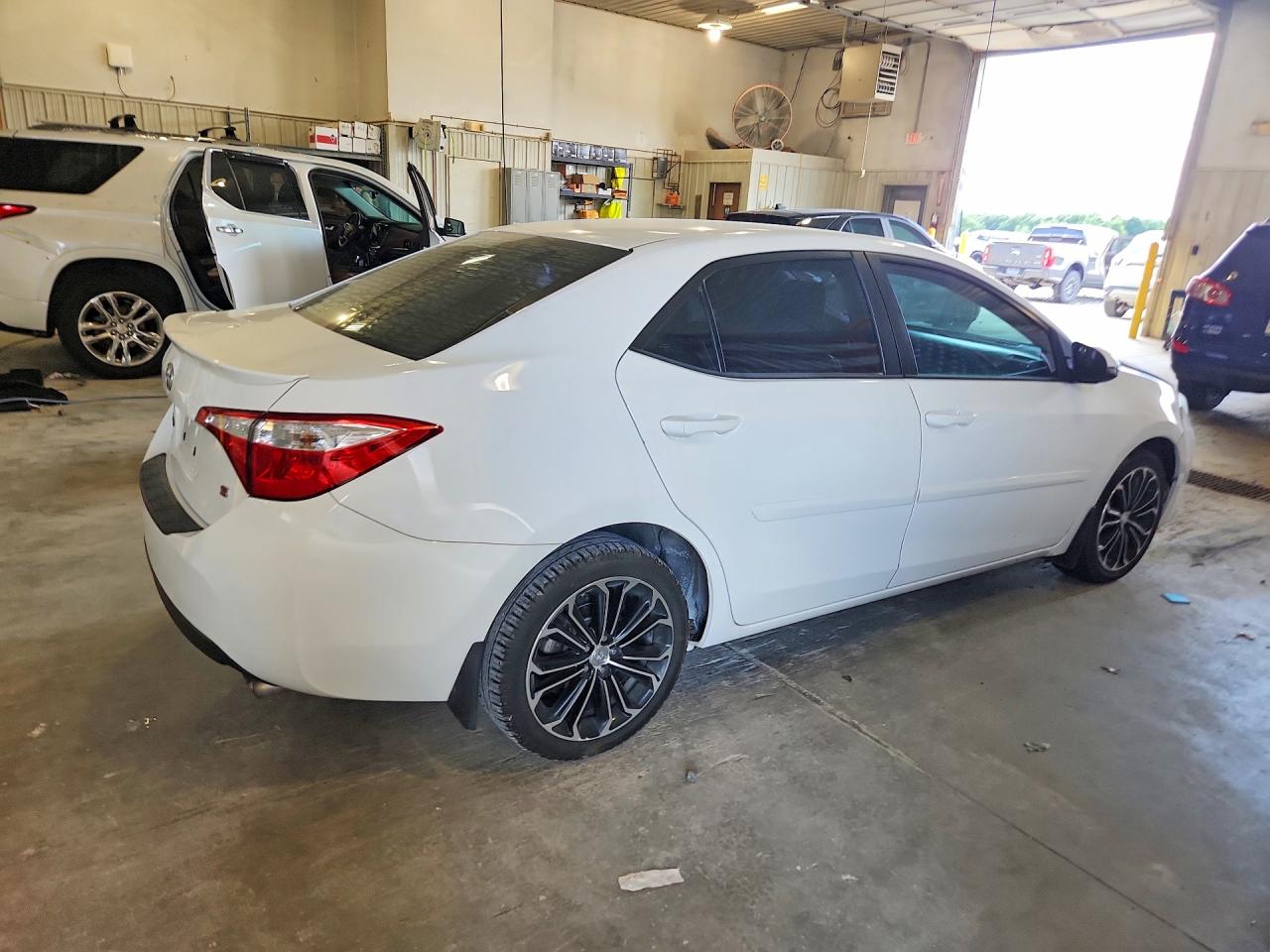 2015 Toyota Corolla S Plus White vin: 2T1BURHEXFC339526