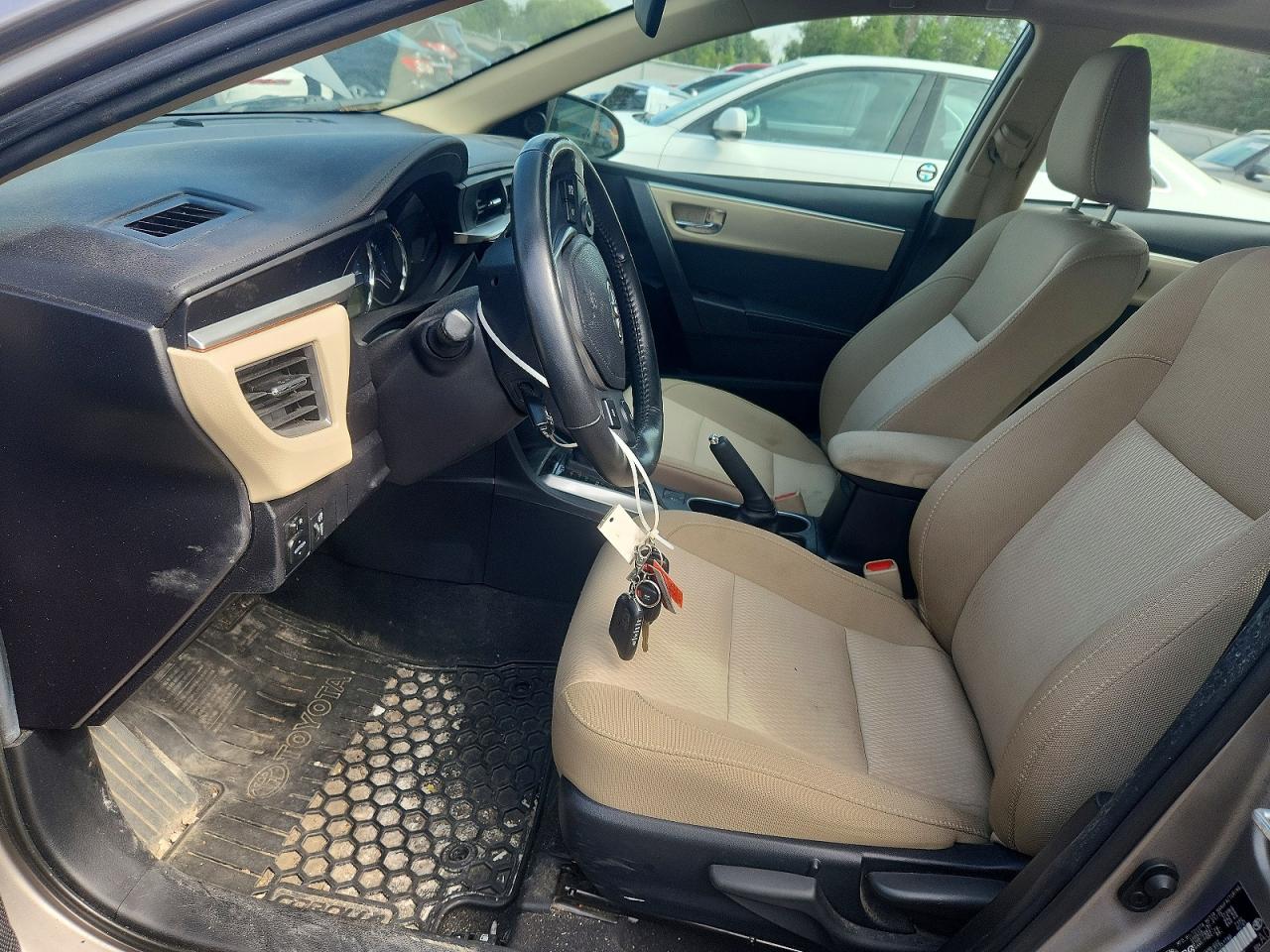 2015 Toyota Corolla L Beige vin: 2T1BURHEXFC351790