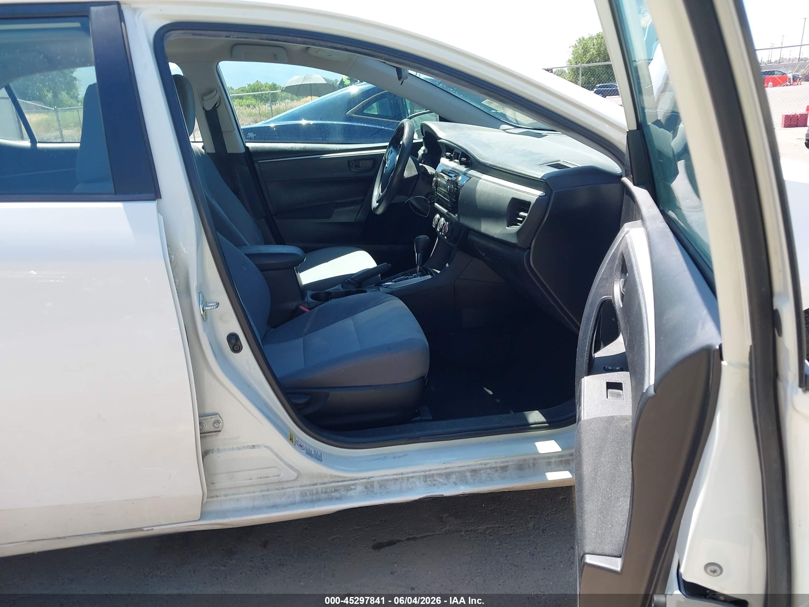 2015 Toyota Corolla L White vin: 2T1BURHEXFC359145