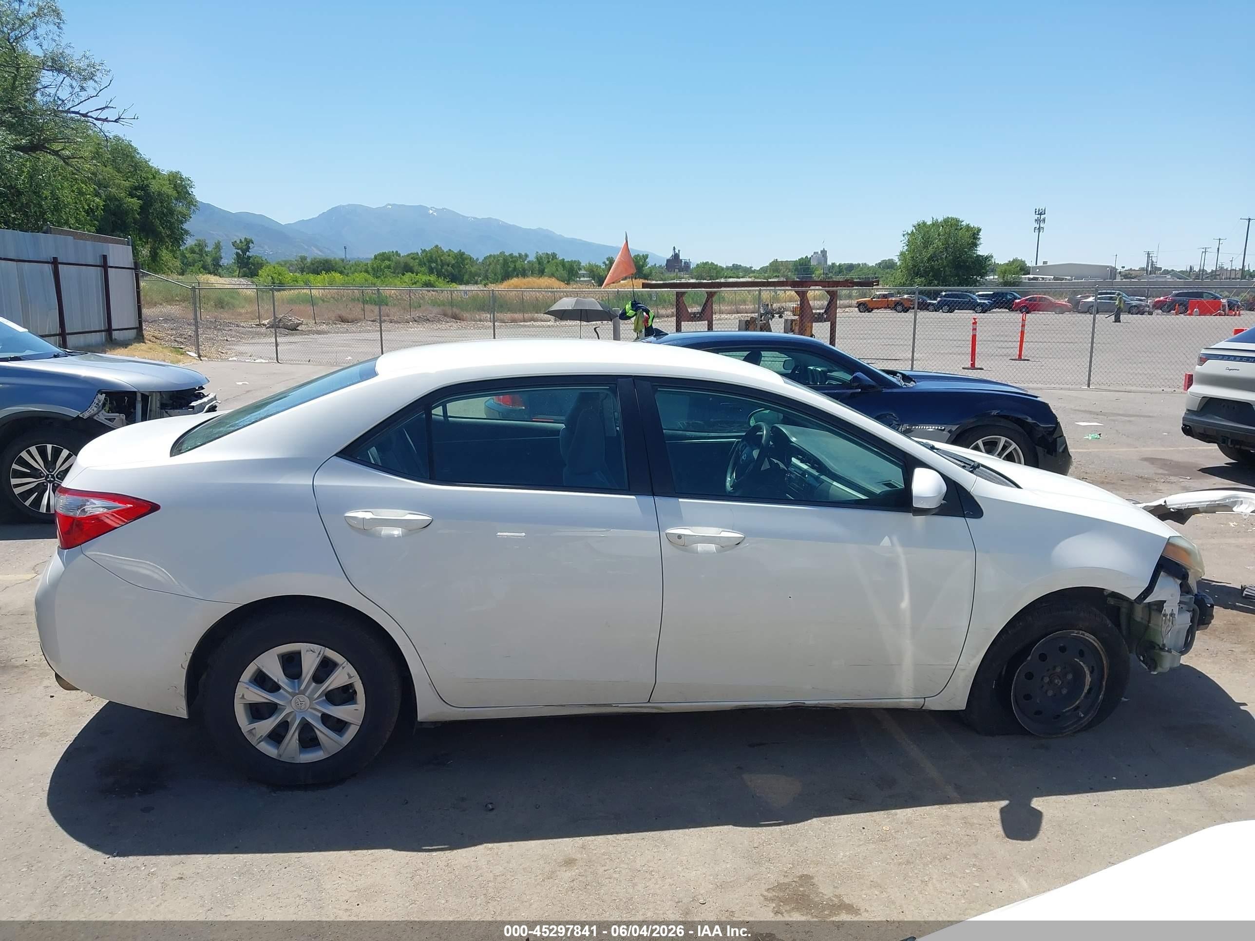 2015 Toyota Corolla L White vin: 2T1BURHEXFC359145
