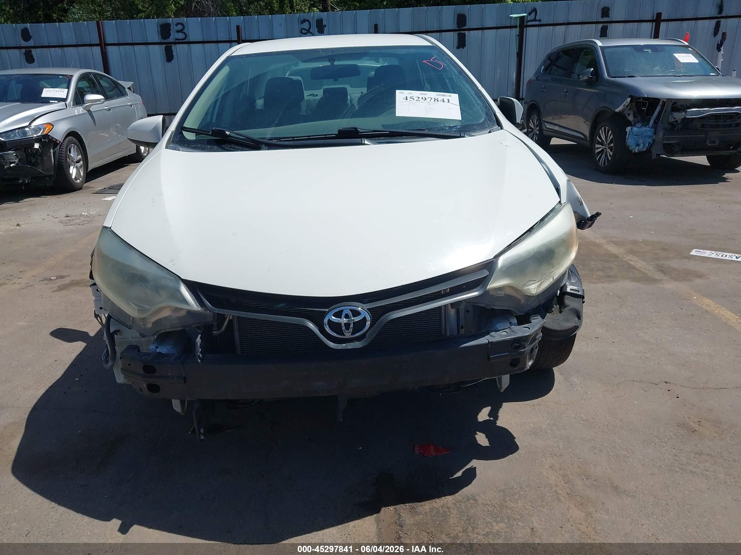 2015 Toyota Corolla L White vin: 2T1BURHEXFC359145