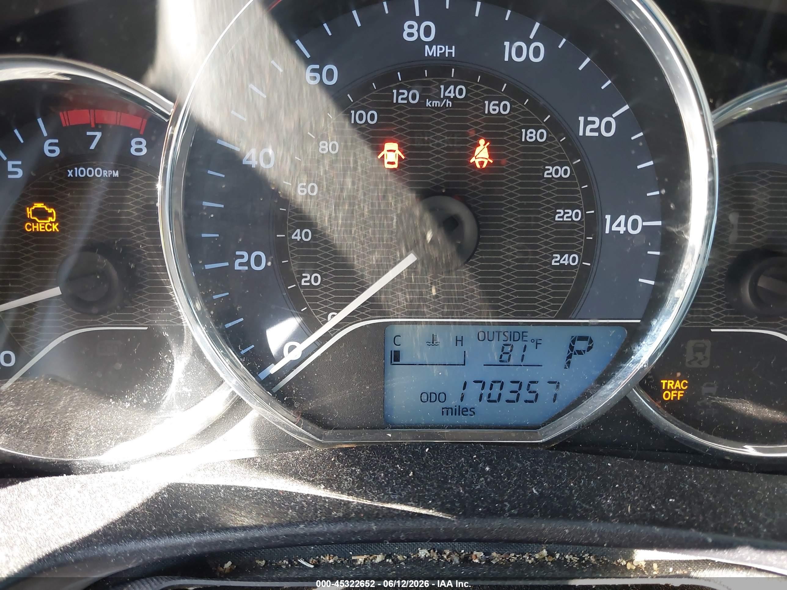 2015 Toyota Corolla Le Red vin: 2T1BURHEXFC385504