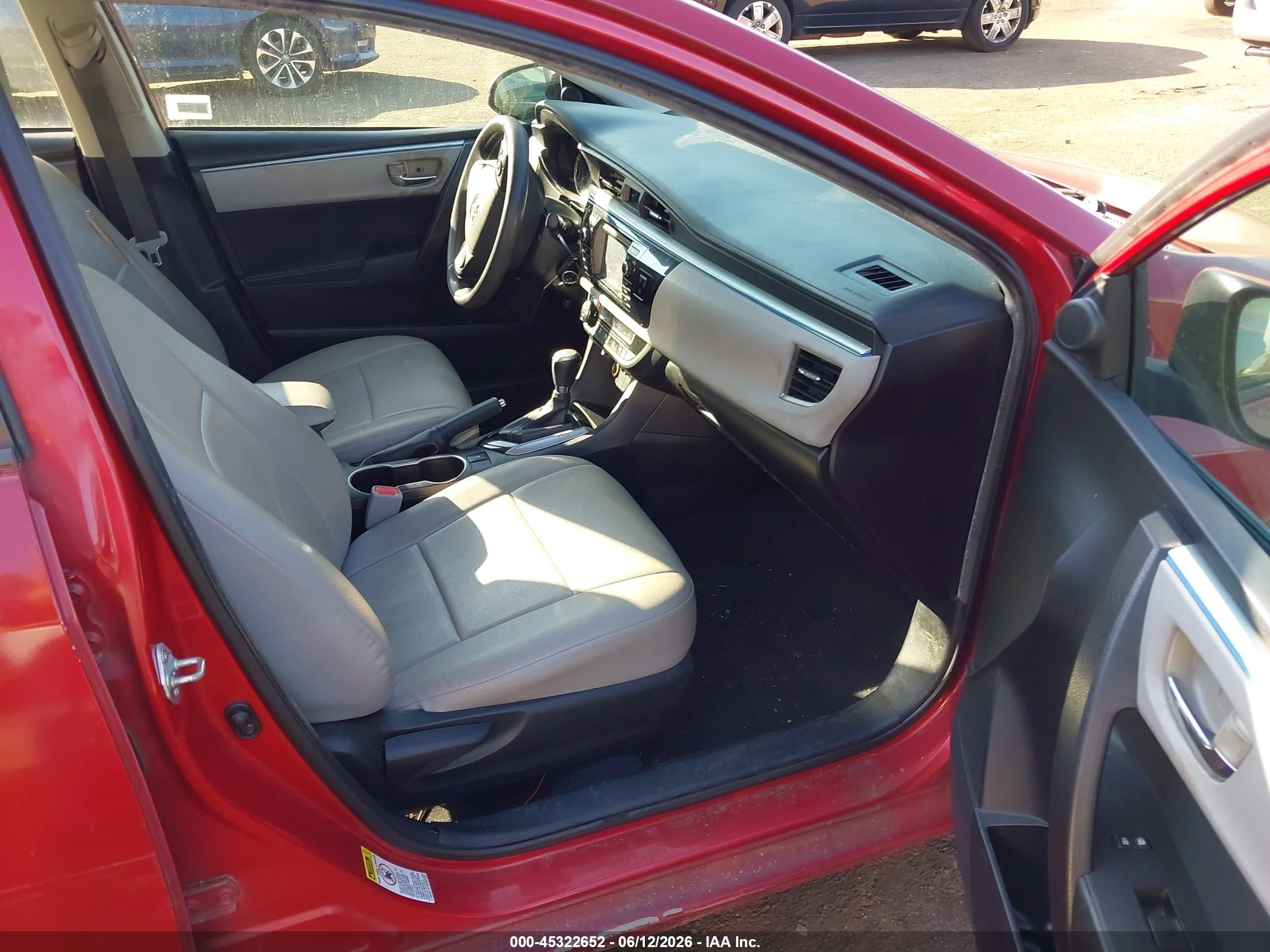 2015 Toyota Corolla Le Red vin: 2T1BURHEXFC385504