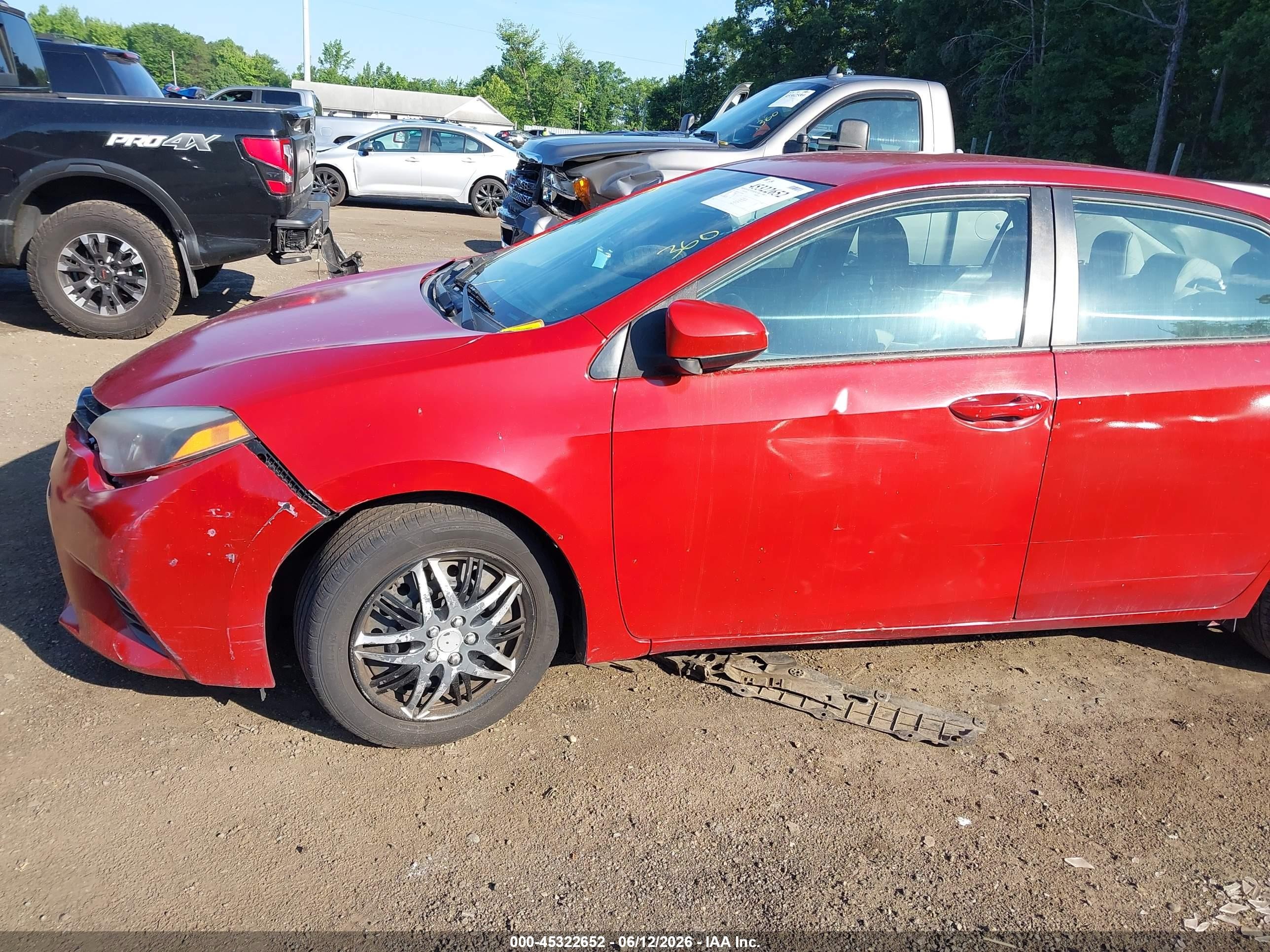 2015 Toyota Corolla Le Red vin: 2T1BURHEXFC385504