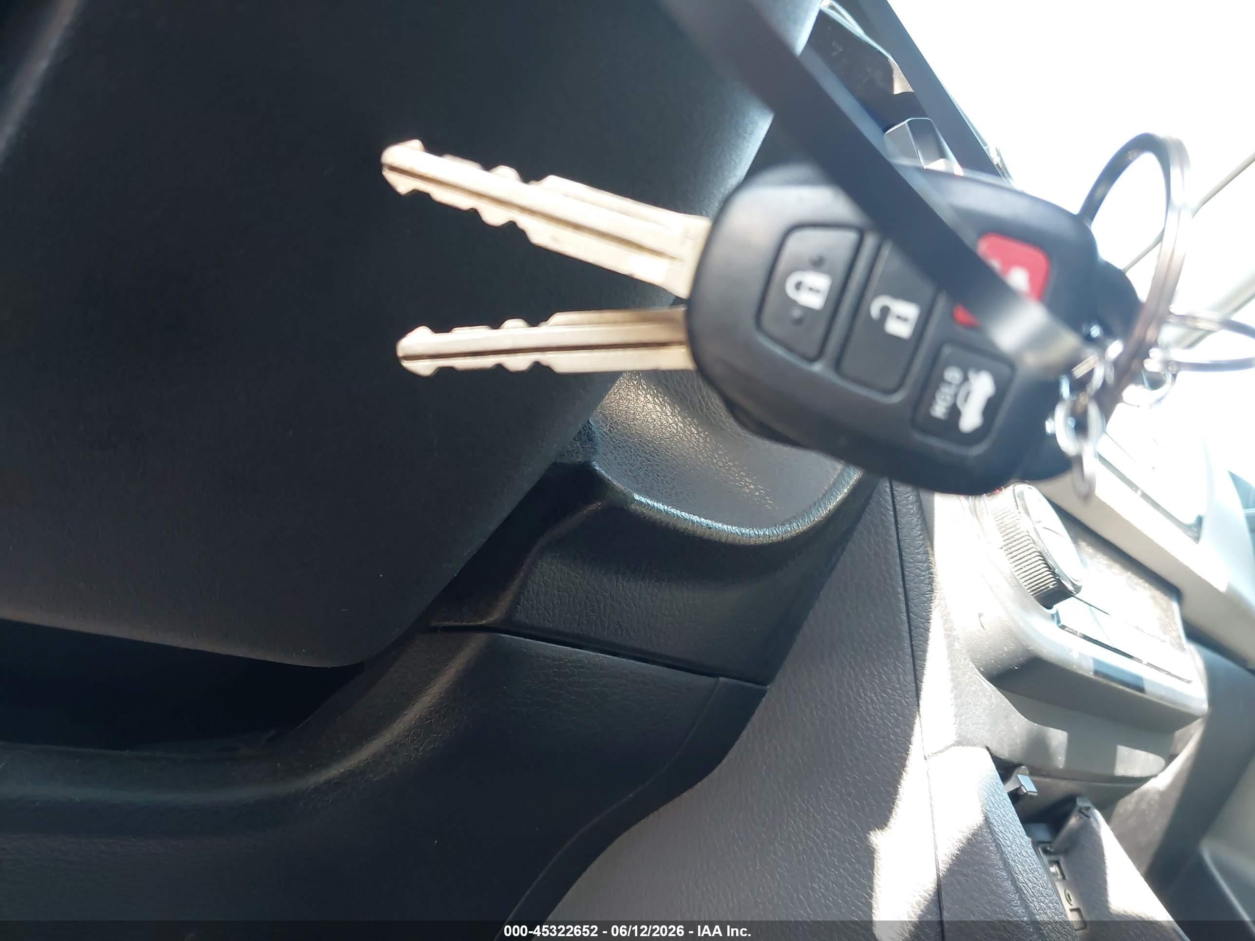 2015 Toyota Corolla Le Red vin: 2T1BURHEXFC385504