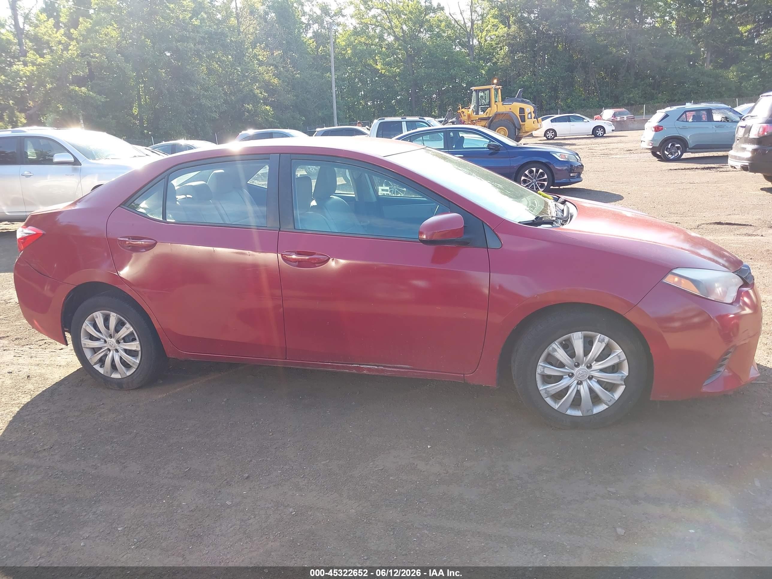 2015 Toyota Corolla Le Red vin: 2T1BURHEXFC385504