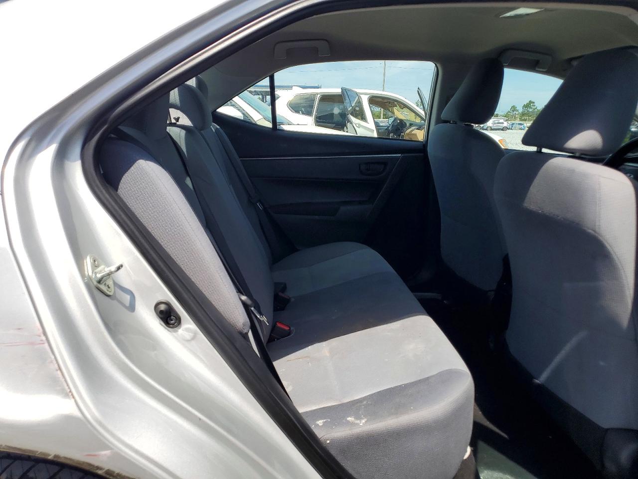 2015 Toyota Corolla L Silver vin: 2T1BURHEXFC390167